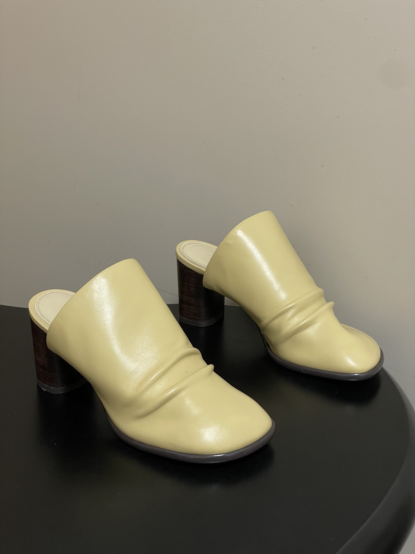 -Lemaire 2026ss春夏新款 绝美粗跟穆勒鞋复古高跟包头露跟凉拖鞋方头设计，自带一种慵懒的高级