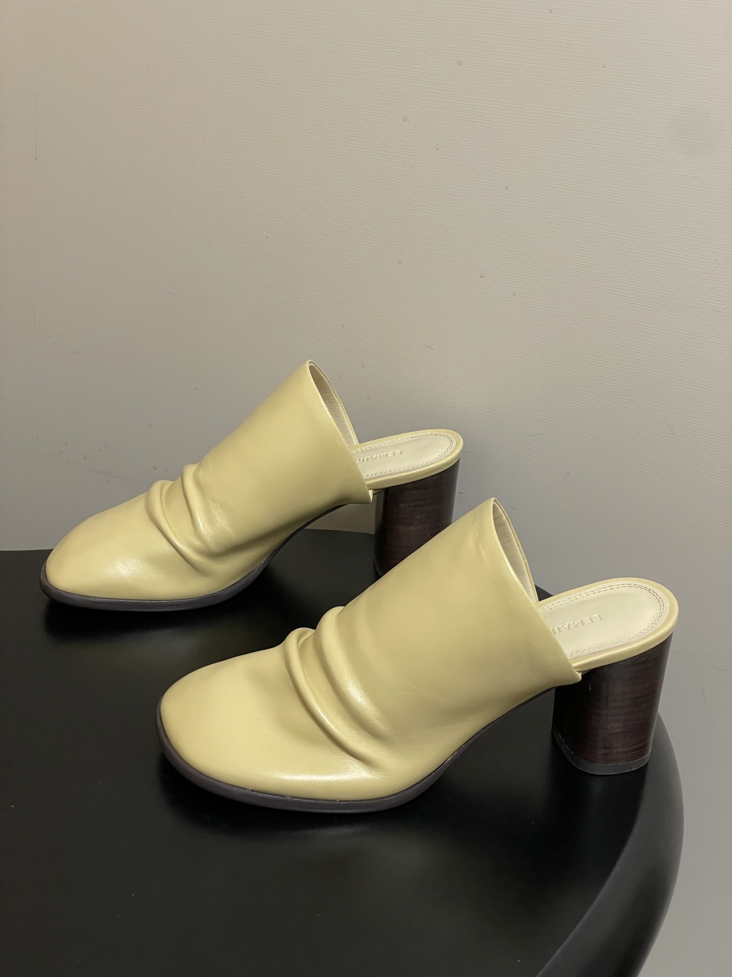 -Lemaire 2026ss春夏新款 绝美粗跟穆勒鞋复古高跟包头露跟凉拖鞋方头设计，自带一种慵懒的高级