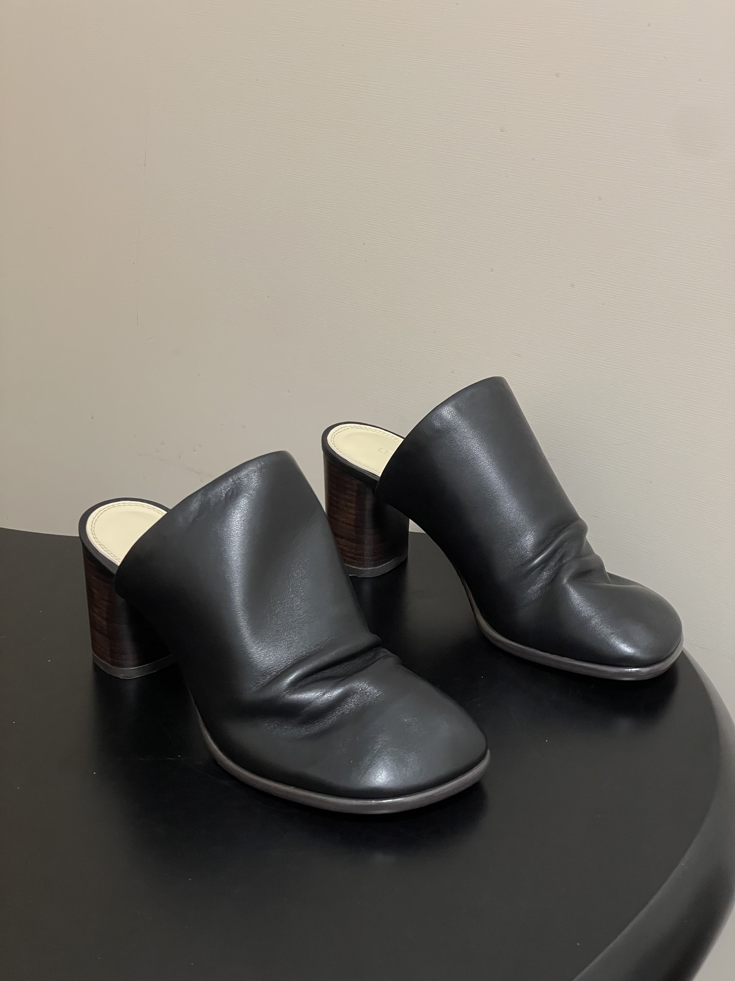 -Lemaire 2026ss春夏新款 绝美粗跟穆勒鞋复古高跟包头露跟凉拖鞋方头设计，自带一种慵懒的高级