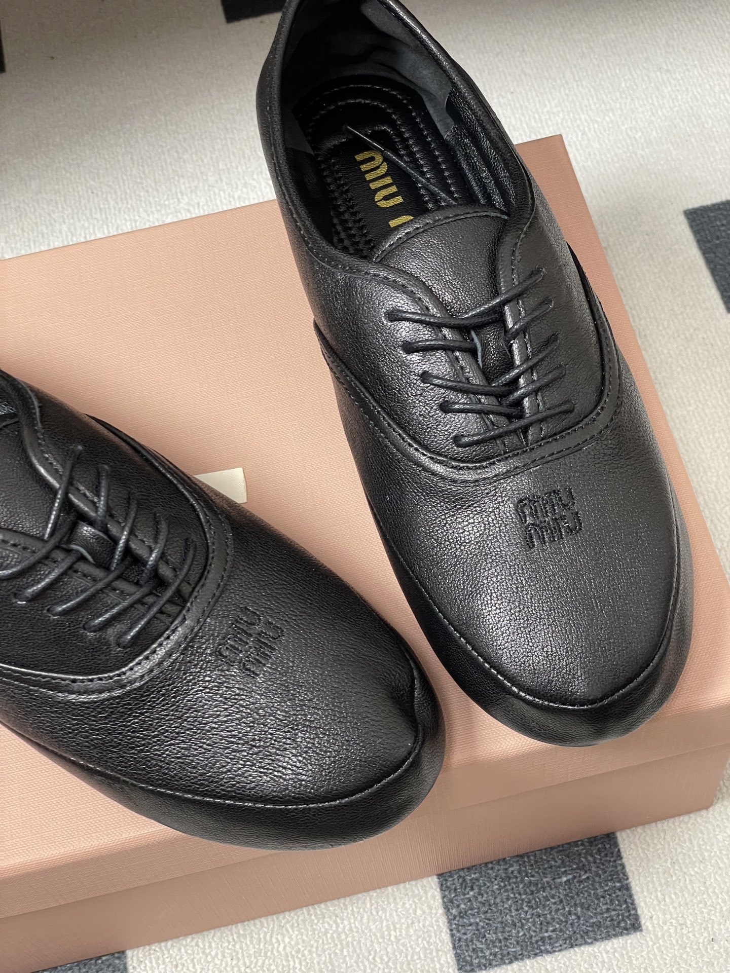 -26ss春夏新款MIUMIU 缪缪 英伦风圆头芭蕾舞鞋学院风复古绑带平底超软休闲单鞋系带乐福鞋Miu 