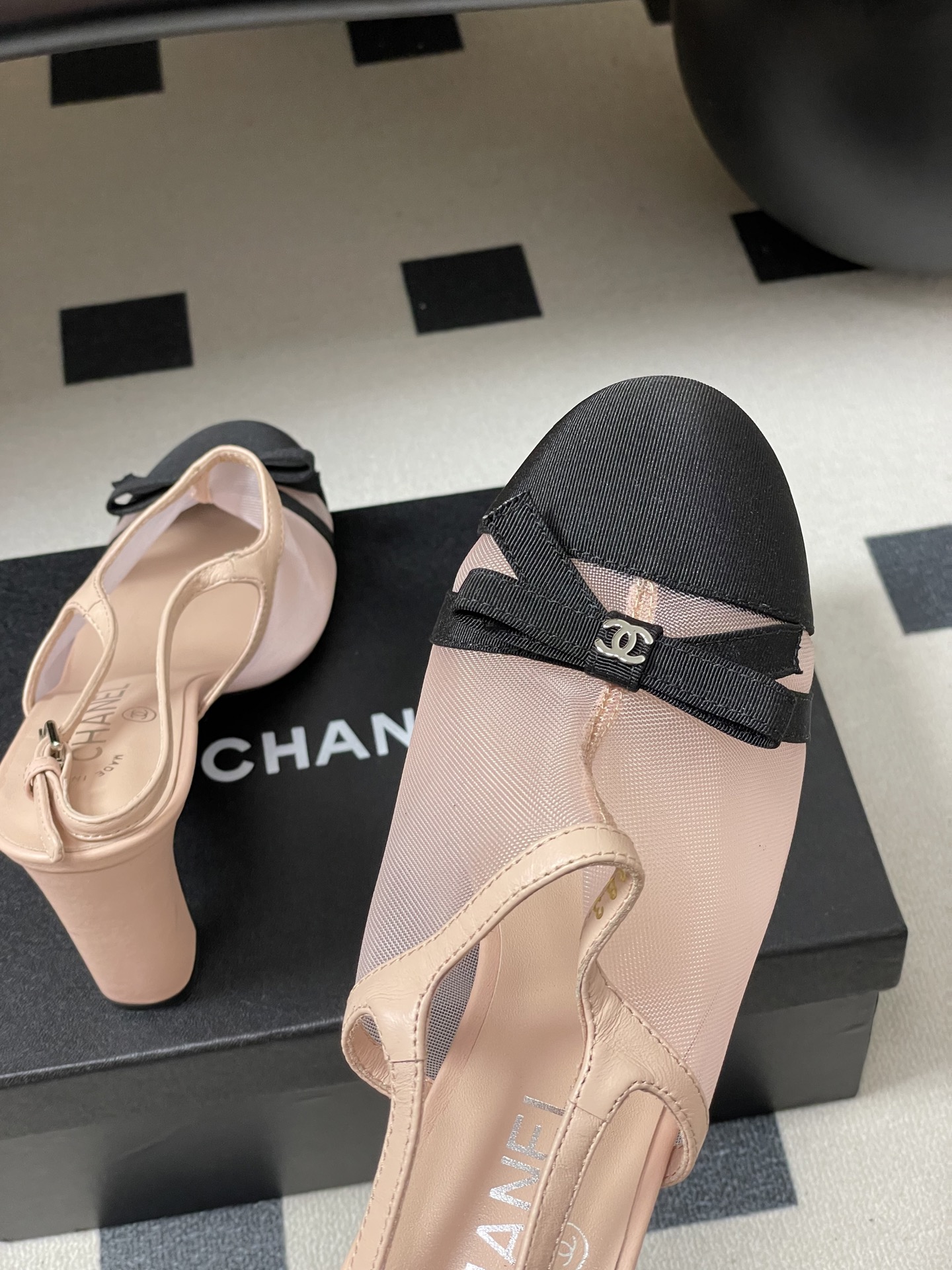 -2026春夏新款 Chanel 小香 26C 蝴蝶结网纱凉拖鞋系列标志性双C扣蝴蝶结透气网面高跟包头凉