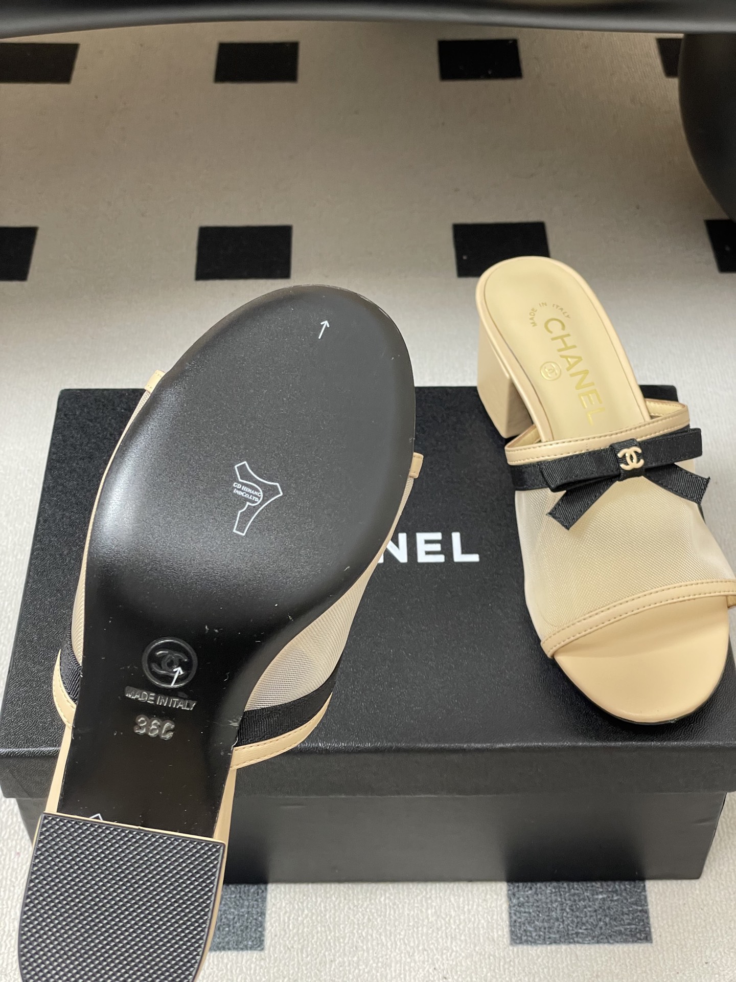 -2026春夏新款 Chanel 小香 26C 蝴蝶结网纱凉拖鞋系列标志性双C扣蝴蝶结透气网面高跟包头凉