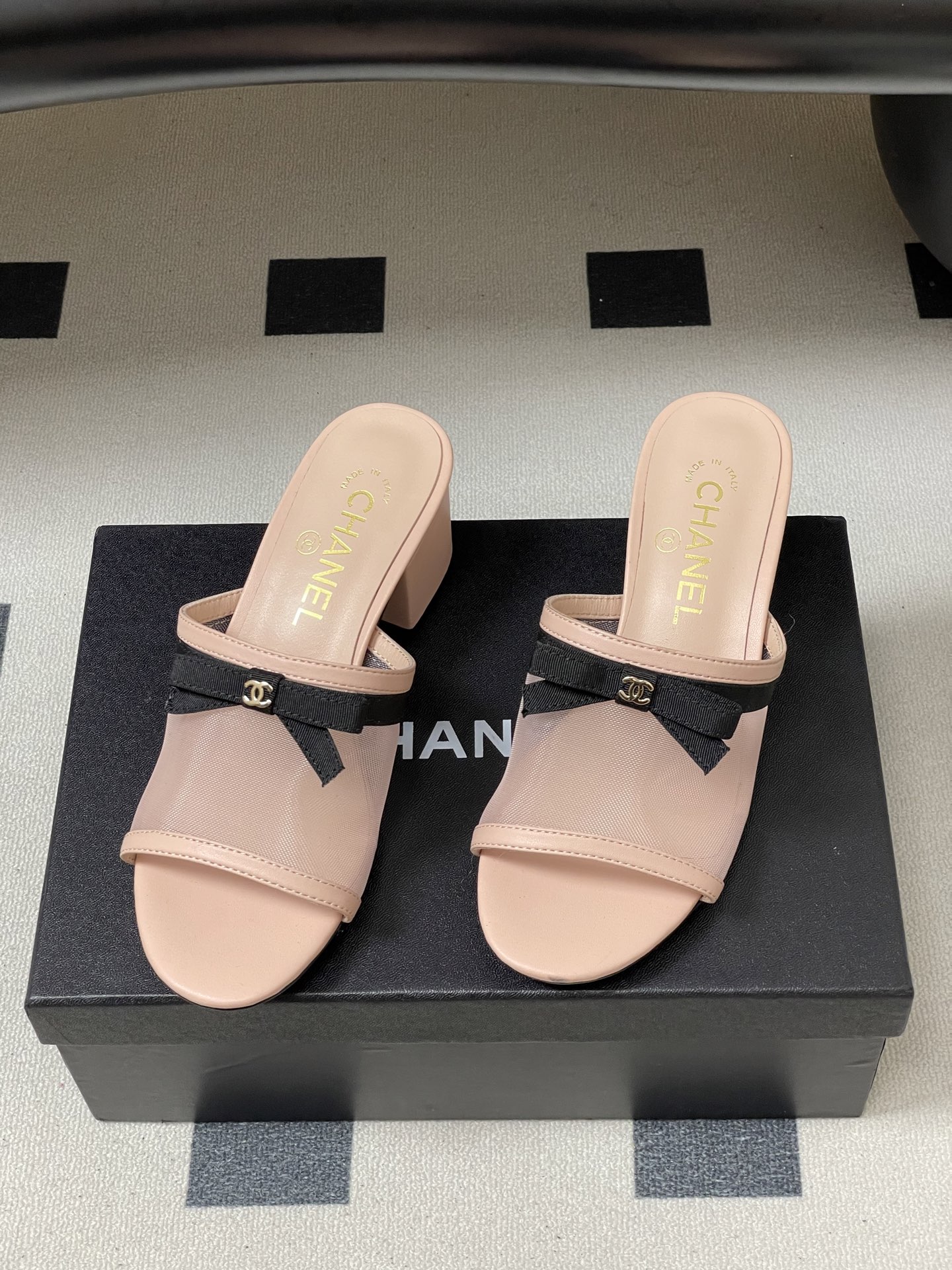 -2026春夏新款 Chanel 小香 26C 蝴蝶结网纱凉拖鞋系列标志性双C扣蝴蝶结透气网面高跟包头凉