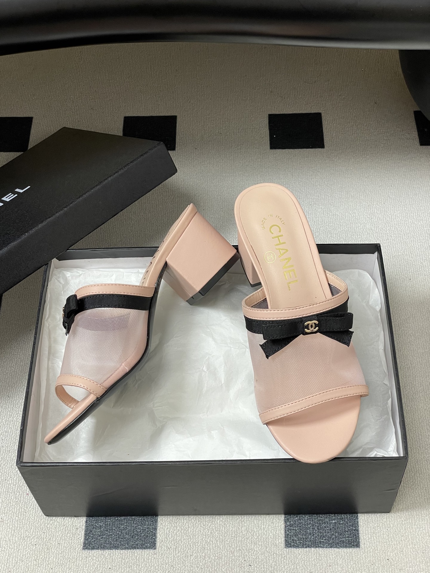 -2026春夏新款 Chanel 小香 26C 蝴蝶结网纱凉拖鞋系列标志性双C扣蝴蝶结透气网面高跟包头凉