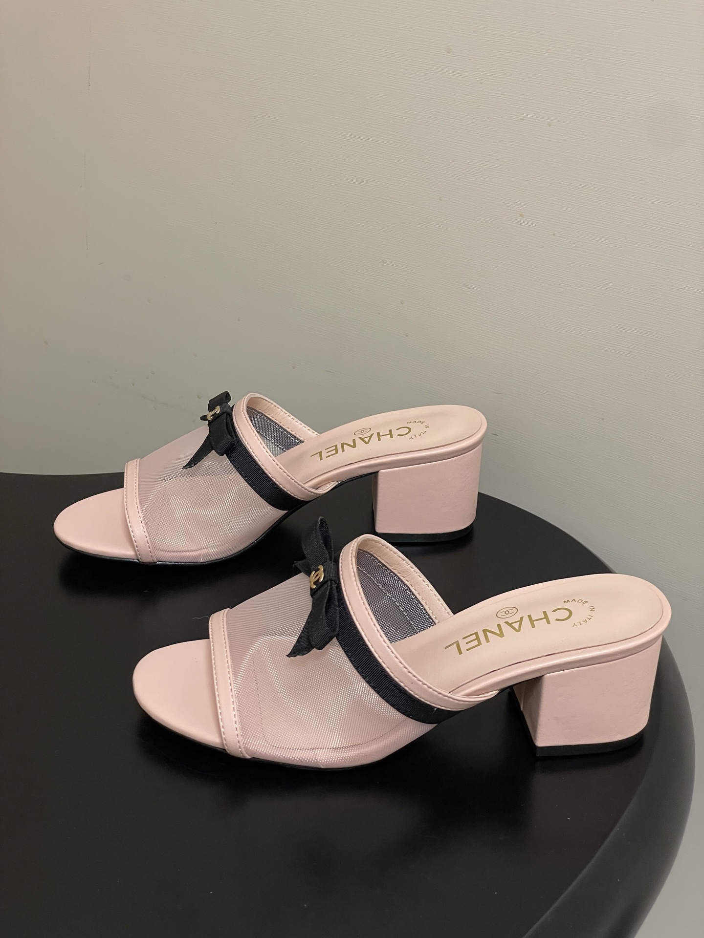 -2026春夏新款 Chanel 小香 26C 蝴蝶结网纱凉拖鞋系列标志性双C扣蝴蝶结透气网面高跟包头凉