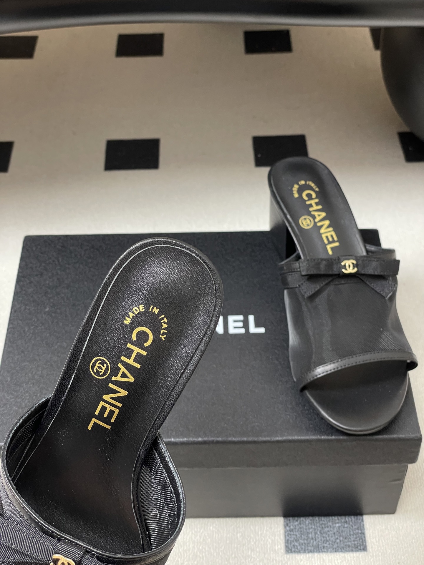 -2026春夏新款 Chanel 小香 26C 蝴蝶结网纱凉拖鞋系列标志性双C扣蝴蝶结透气网面高跟包头凉