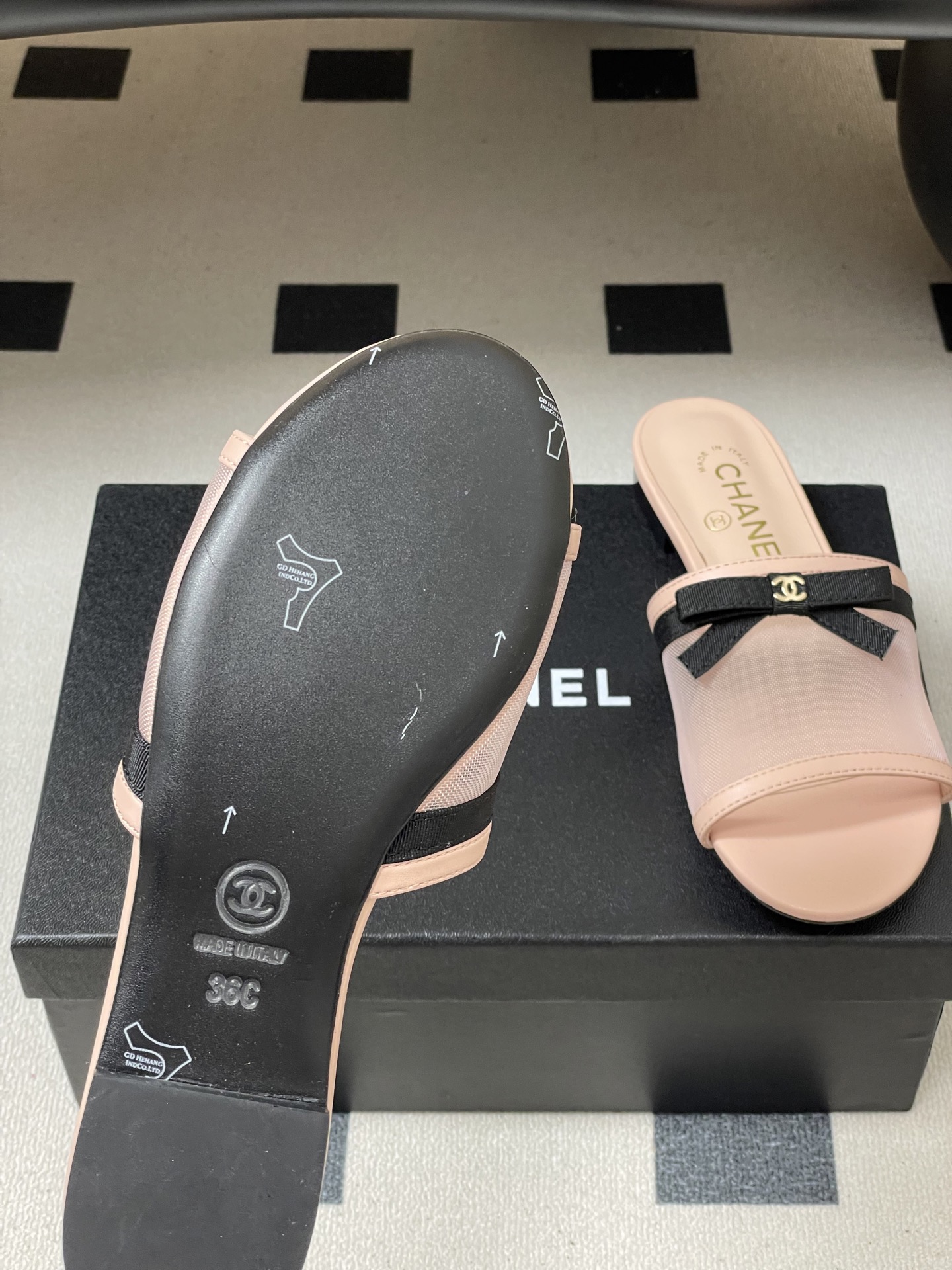 -2026春夏新款 Chanel 小香 26C 蝴蝶结网纱凉拖鞋系列标志性双C扣蝴蝶结透气网面高跟包头凉
