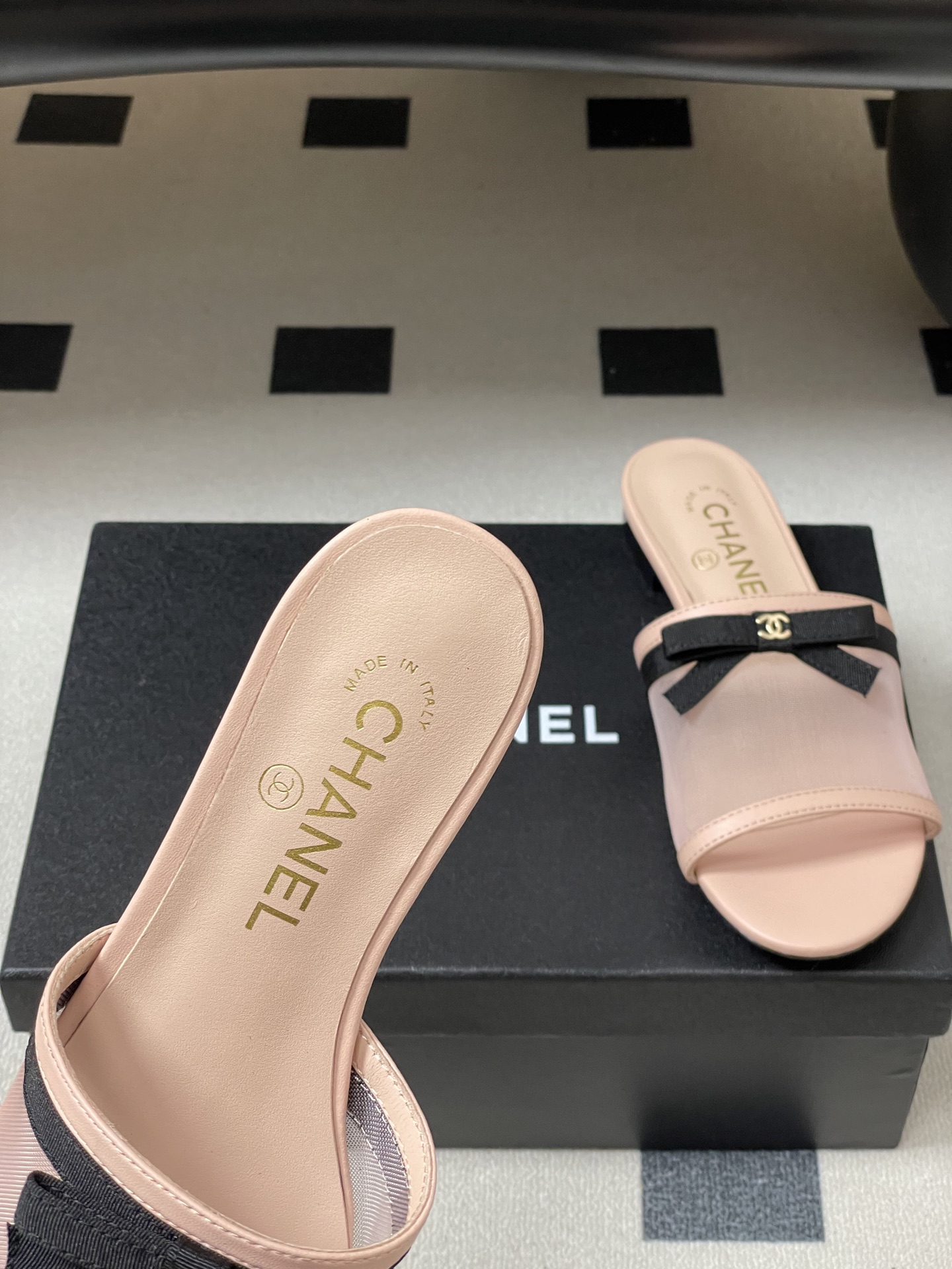 -2026春夏新款 Chanel 小香 26C 蝴蝶结网纱凉拖鞋系列标志性双C扣蝴蝶结透气网面高跟包头凉