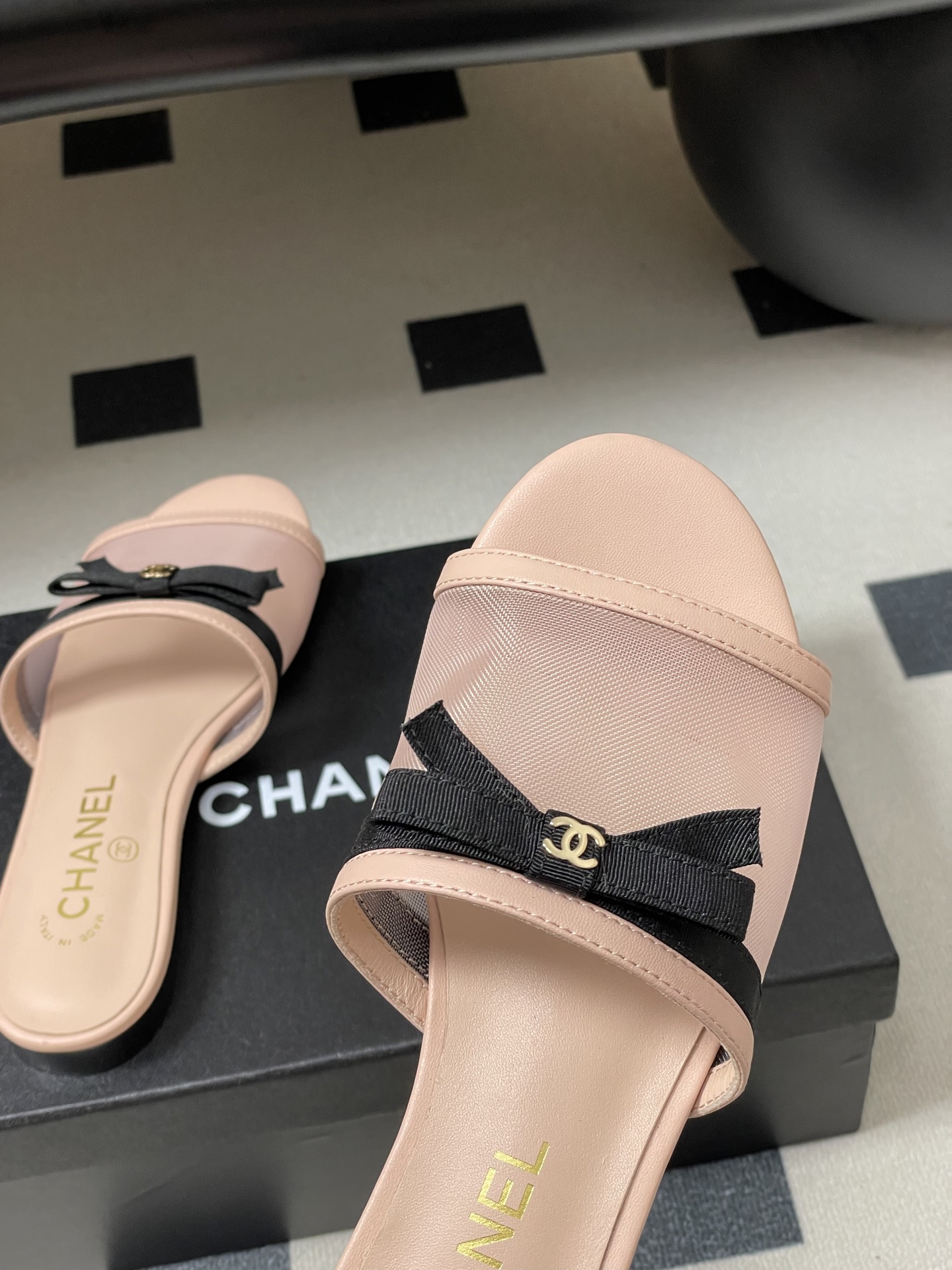 -2026春夏新款 Chanel 小香 26C 蝴蝶结网纱凉拖鞋系列标志性双C扣蝴蝶结透气网面高跟包头凉