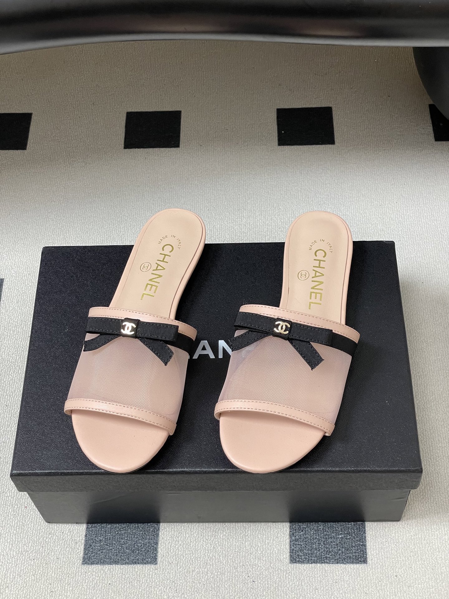 -2026春夏新款 Chanel 小香 26C 蝴蝶结网纱凉拖鞋系列标志性双C扣蝴蝶结透气网面高跟包头凉