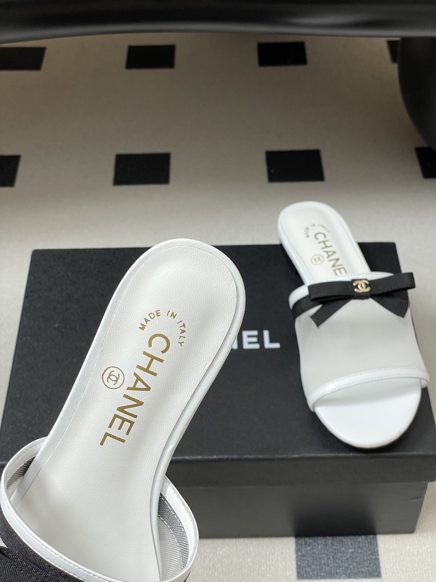 -2026春夏新款 Chanel 小香 26C 蝴蝶结网纱凉拖鞋系列标志性双C扣蝴蝶结透气网面高跟包头凉