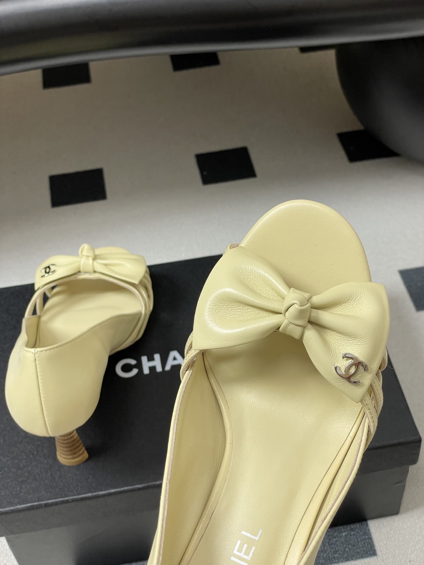 -2026 早春新款 Chanel 小香 Vintage中古风 露趾鱼嘴蝴蝶结高跟单鞋/细跟凉拖鞋/尖头