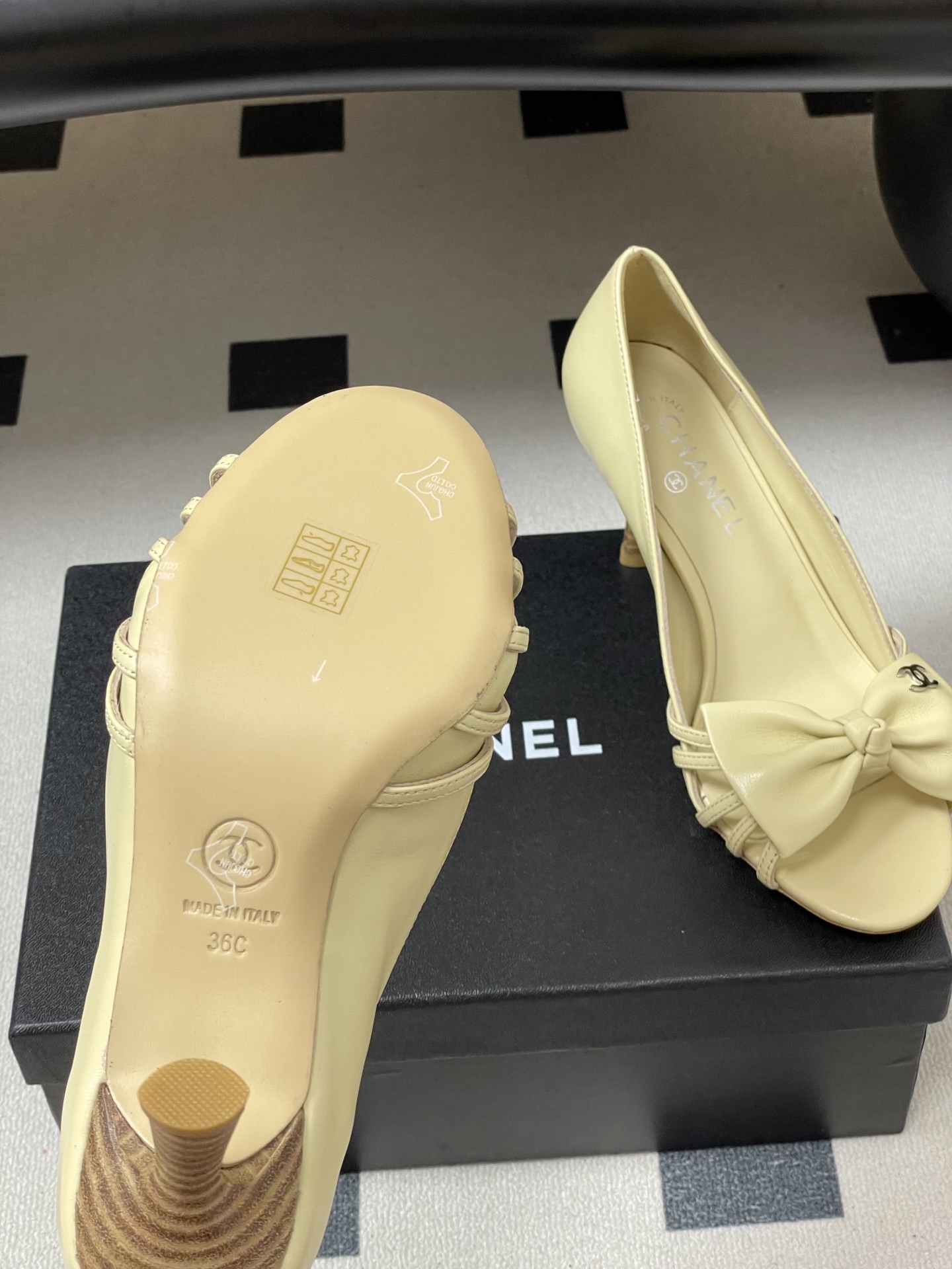 -2026 早春新款 Chanel 小香 Vintage中古风 露趾鱼嘴蝴蝶结高跟单鞋/细跟凉拖鞋/尖头