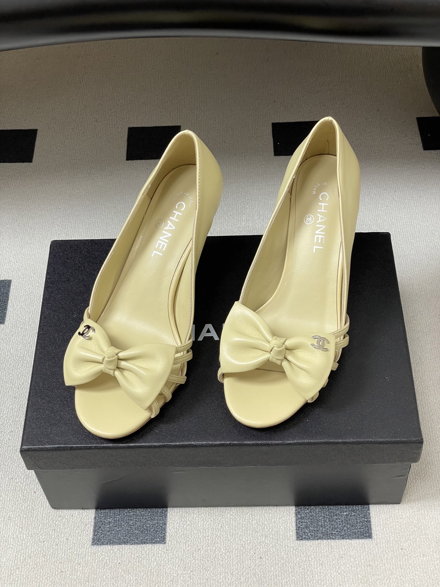 -2026 早春新款 Chanel 小香 Vintage中古风 露趾鱼嘴蝴蝶结高跟单鞋/细跟凉拖鞋/尖头