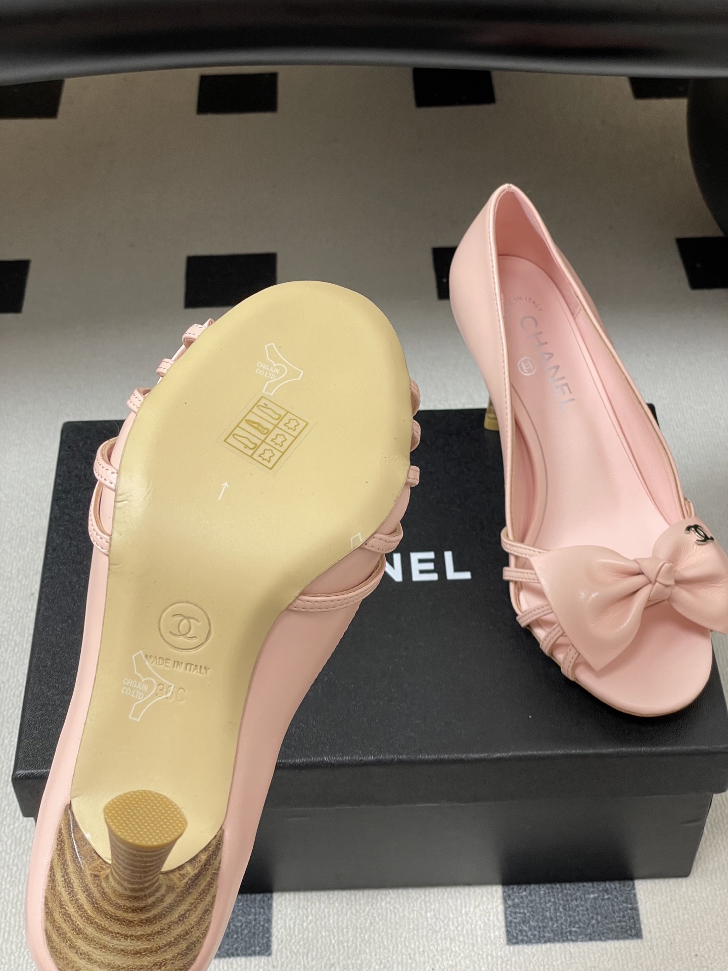 -2026 早春新款 Chanel 小香 Vintage中古风 露趾鱼嘴蝴蝶结高跟单鞋/细跟凉拖鞋/尖头
