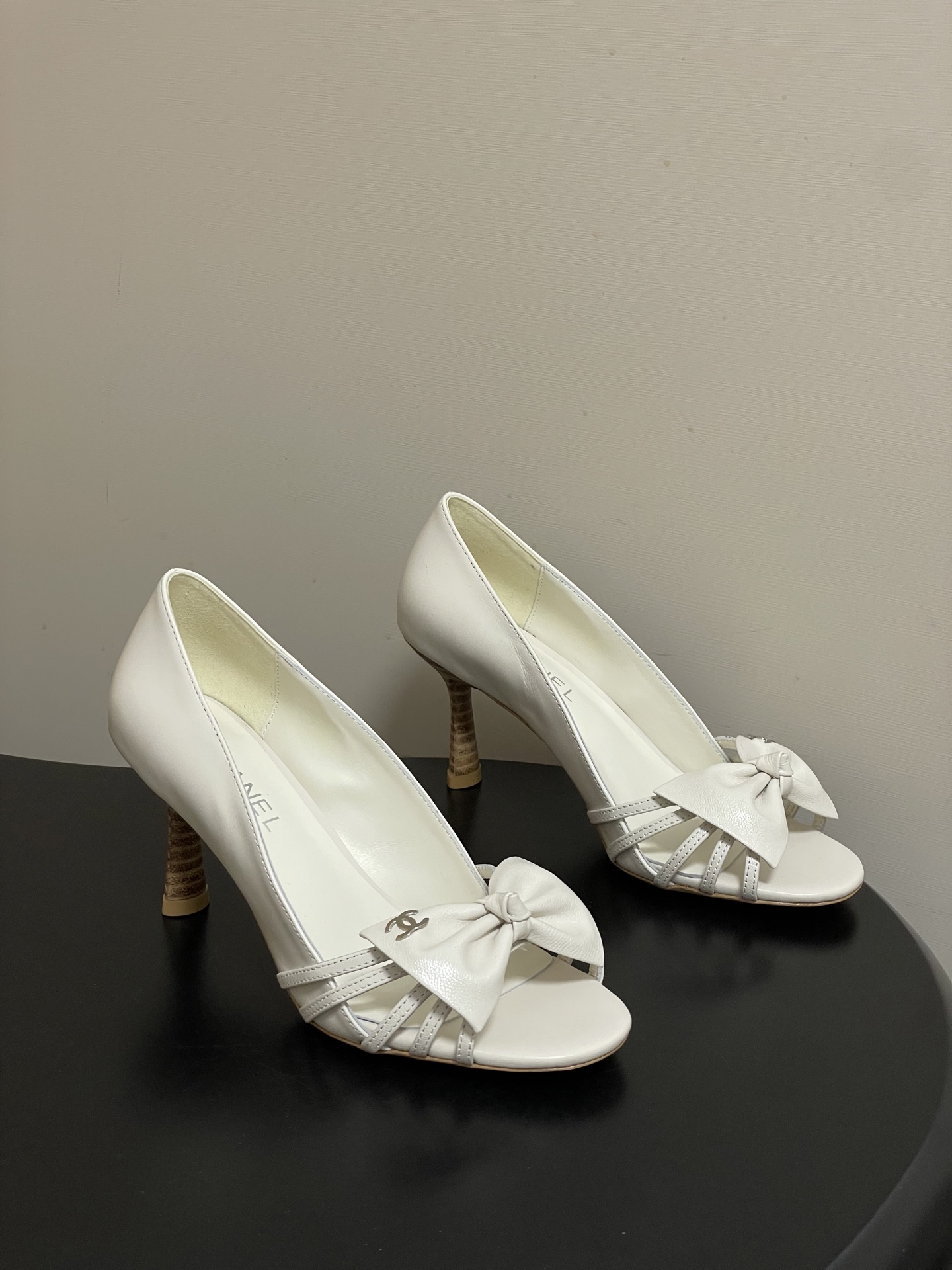 -2026 早春新款 Chanel 小香 Vintage中古风 露趾鱼嘴蝴蝶结高跟单鞋/细跟凉拖鞋/尖头