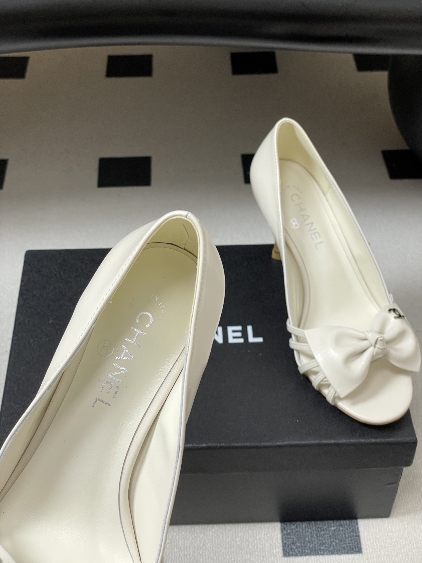 -2026 早春新款 Chanel 小香 Vintage中古风 露趾鱼嘴蝴蝶结高跟单鞋/细跟凉拖鞋/尖头