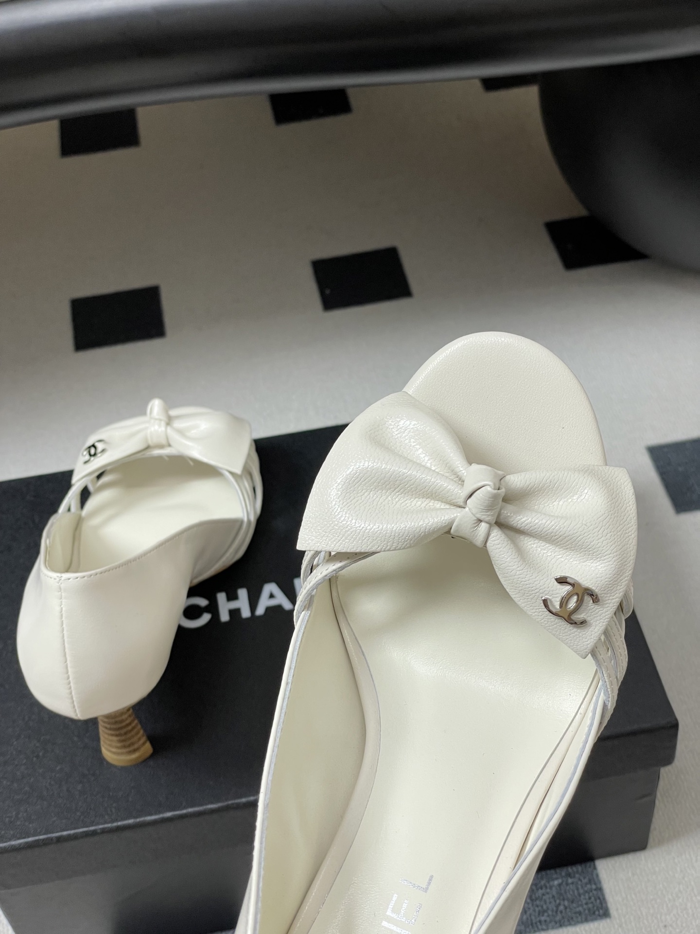 -2026 早春新款 Chanel 小香 Vintage中古风 露趾鱼嘴蝴蝶结高跟单鞋/细跟凉拖鞋/尖头
