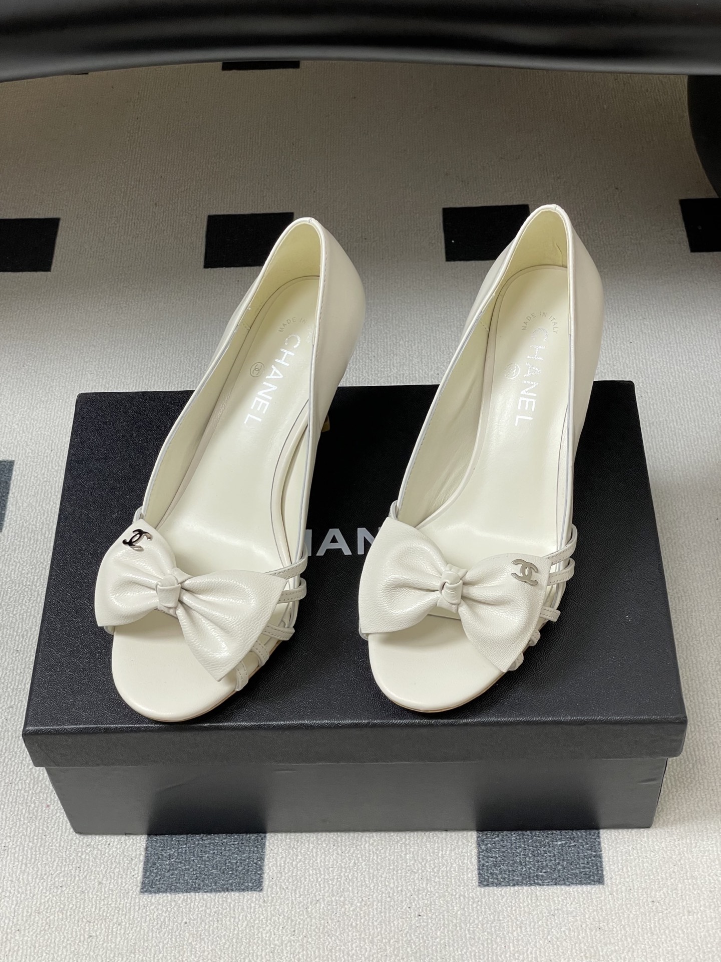 -2026 早春新款 Chanel 小香 Vintage中古风 露趾鱼嘴蝴蝶结高跟单鞋/细跟凉拖鞋/尖头