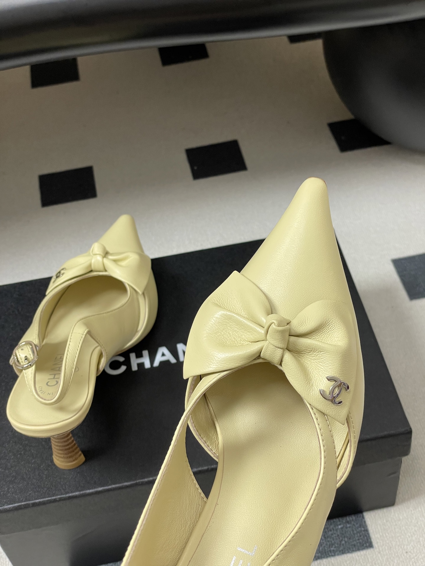 -2026 早春新款 Chanel 小香 Vintage中古风 露趾鱼嘴蝴蝶结高跟单鞋/细跟凉拖鞋/尖头