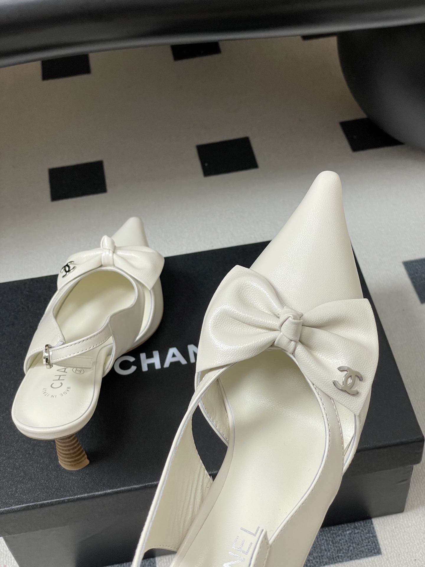 -2026 早春新款 Chanel 小香 Vintage中古风 露趾鱼嘴蝴蝶结高跟单鞋/细跟凉拖鞋/尖头
