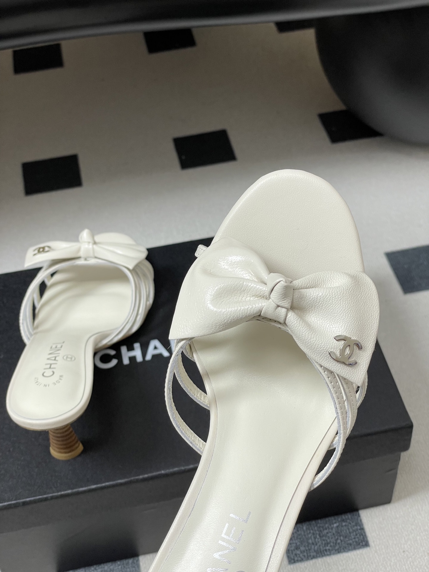 -2026 早春新款 Chanel 小香 Vintage中古风 露趾鱼嘴蝴蝶结高跟单鞋/细跟凉拖鞋/尖头