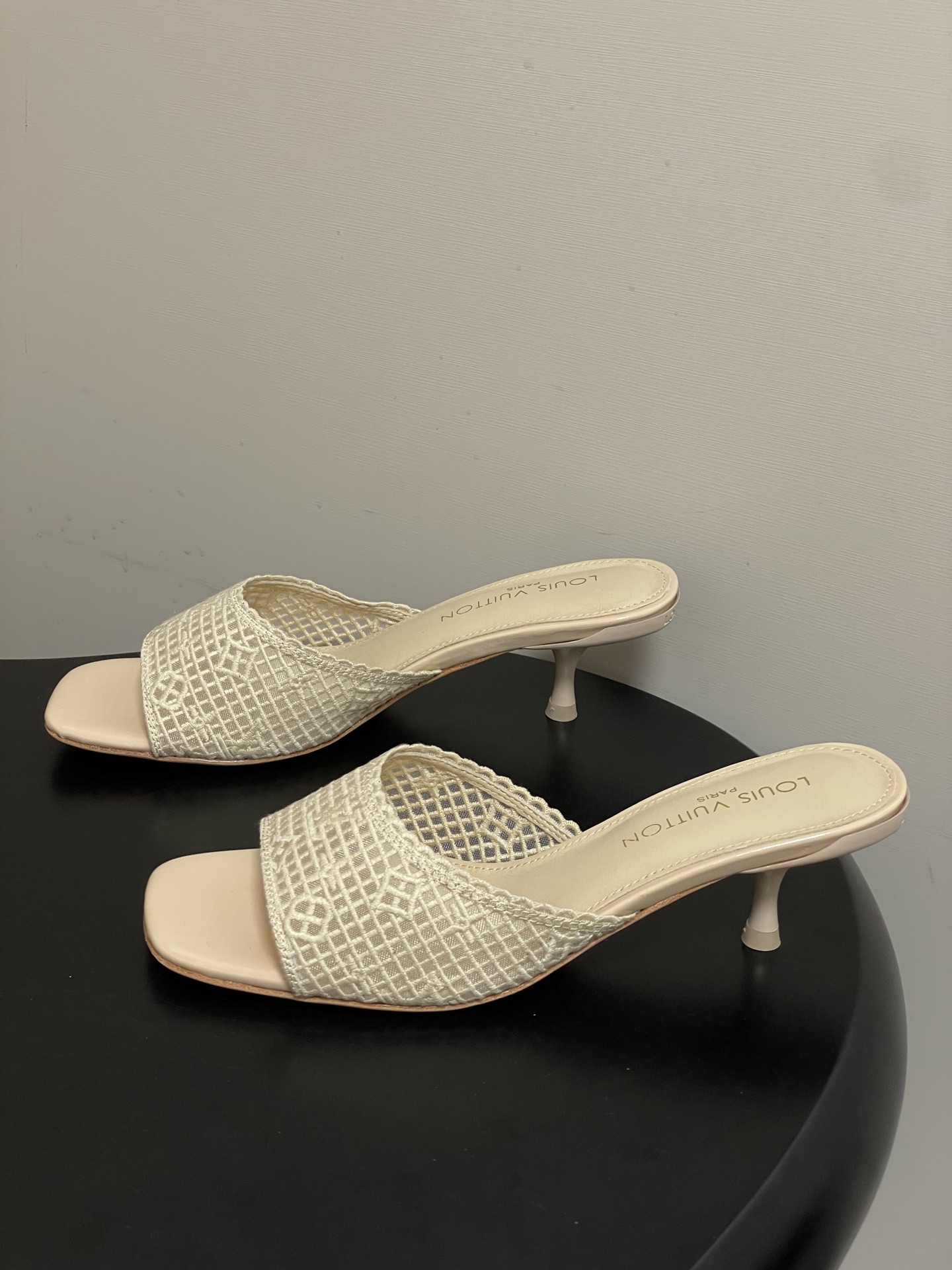 -26Ss春夏新款Louis vuiteeon 路易威登LV 6AM凉拖鞋小猫跟拖鞋字母刺绣蕾丝网面一字