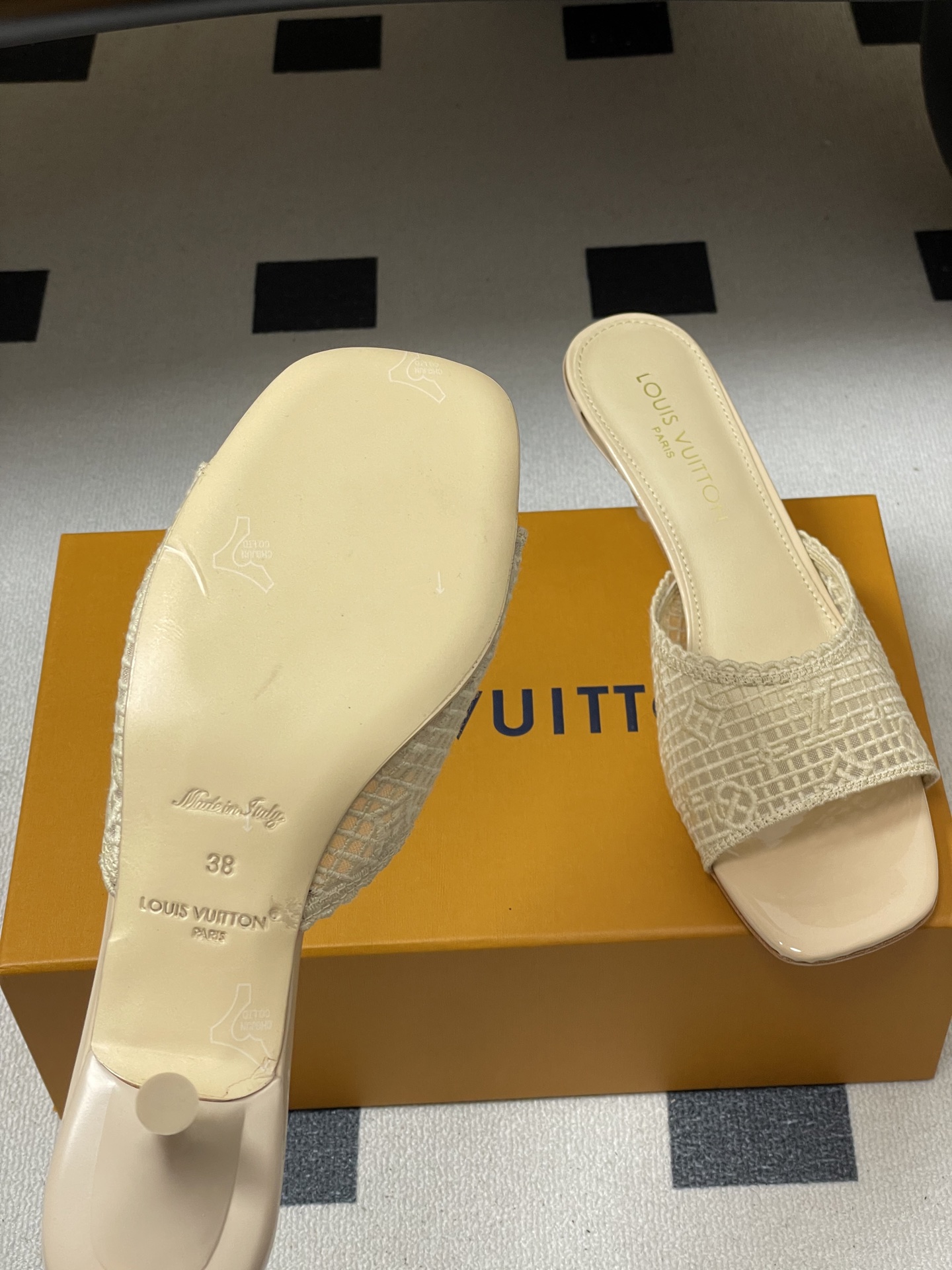 -26Ss春夏新款Louis vuiteeon 路易威登LV 6AM凉拖鞋小猫跟拖鞋字母刺绣蕾丝网面一字