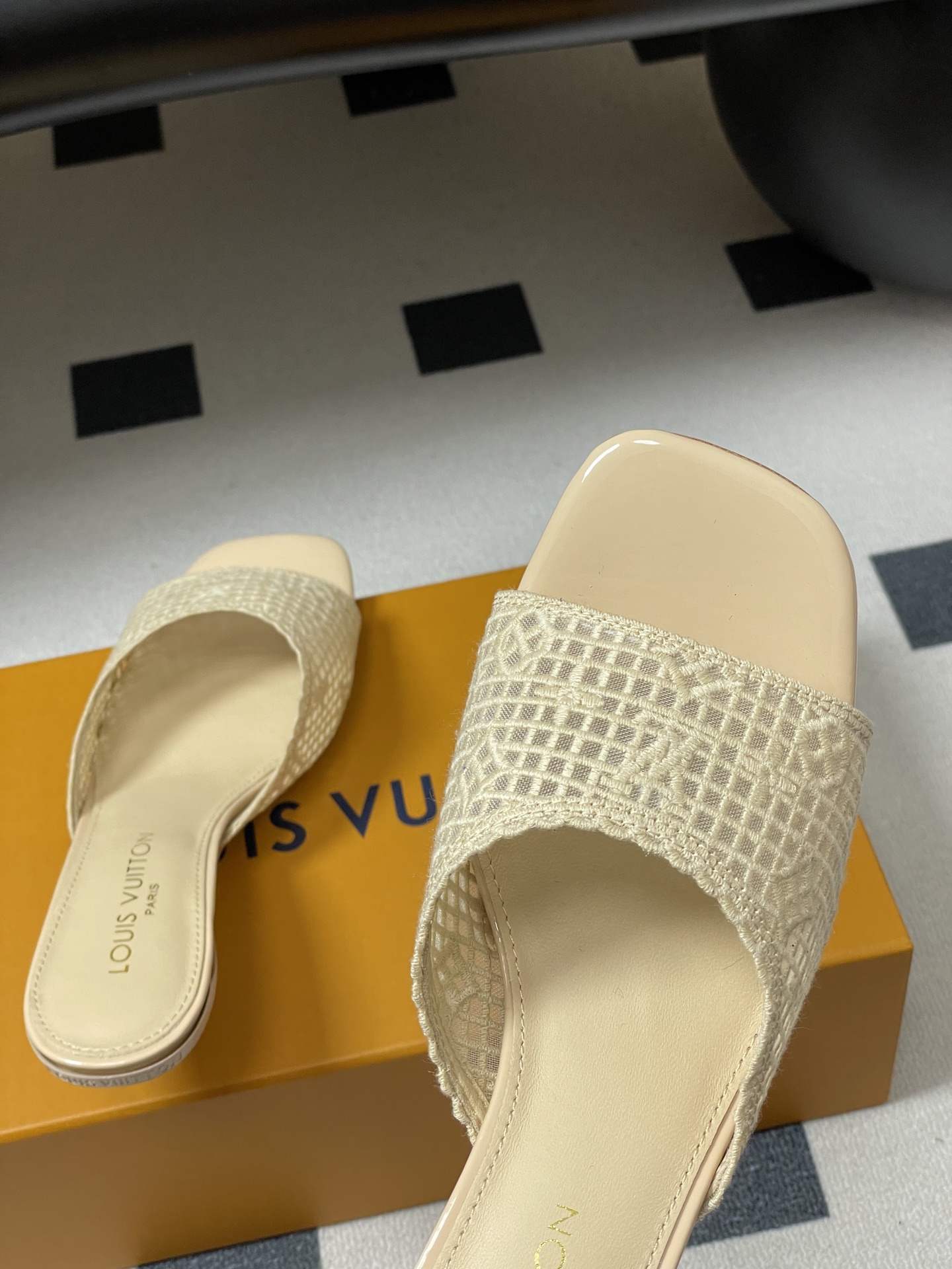 -26Ss春夏新款Louis vuiteeon 路易威登LV 6AM凉拖鞋小猫跟拖鞋字母刺绣蕾丝网面一字