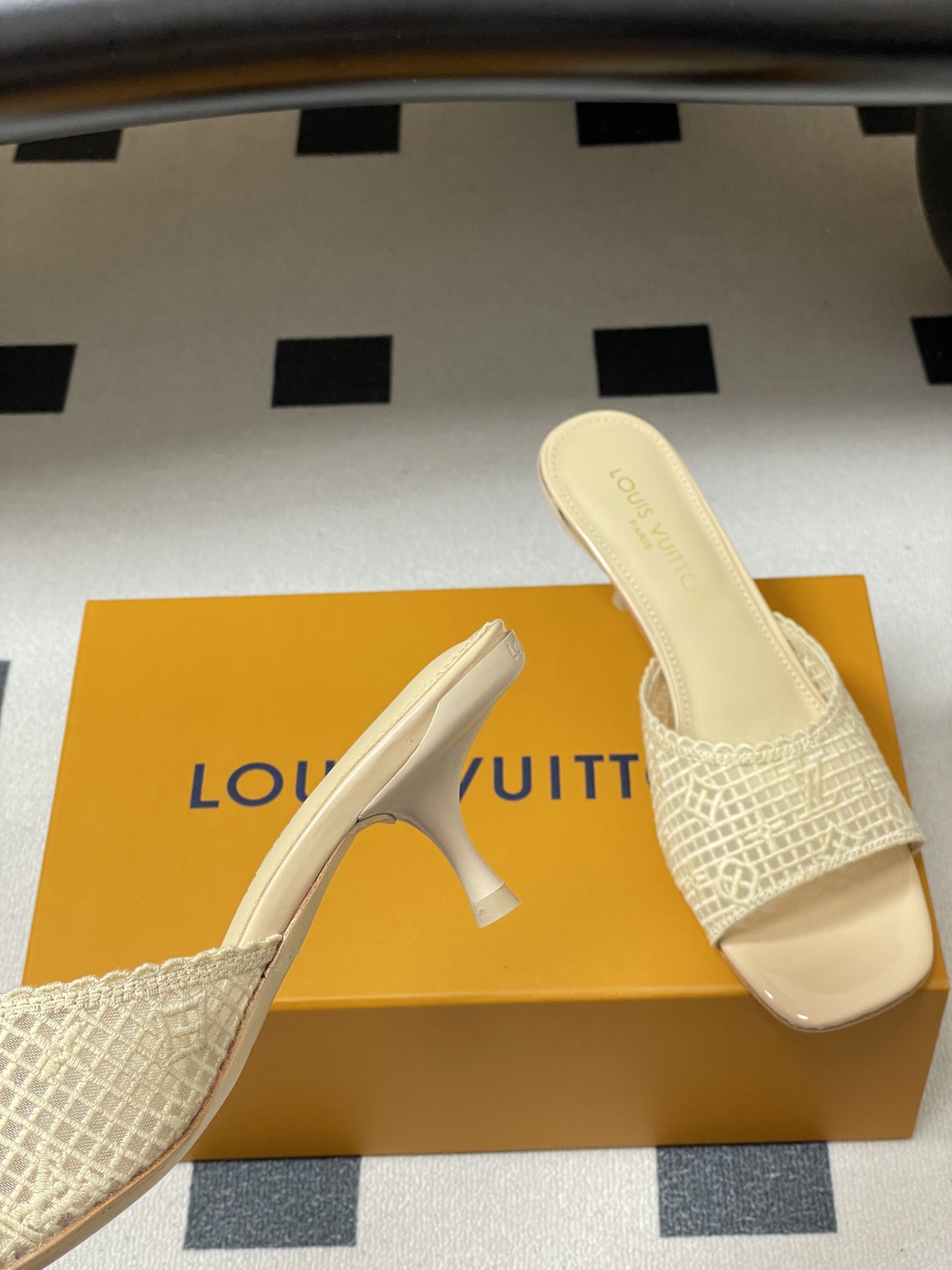 -26Ss春夏新款Louis vuiteeon 路易威登LV 6AM凉拖鞋小猫跟拖鞋字母刺绣蕾丝网面一字