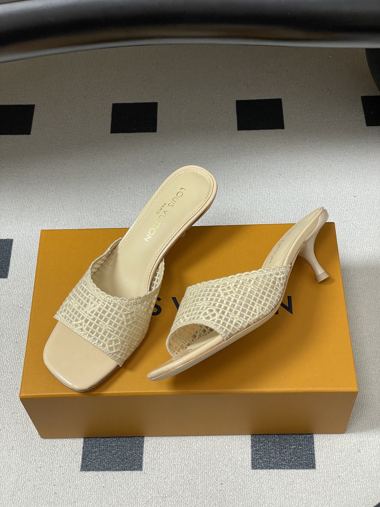 -26Ss春夏新款Louis vuiteeon 路易威登LV 6AM凉拖鞋小猫跟拖鞋字母刺绣蕾丝网面一字