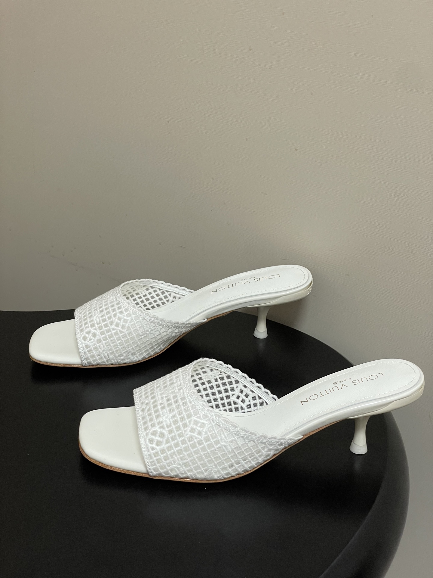 -26Ss春夏新款Louis vuiteeon 路易威登LV 6AM凉拖鞋小猫跟拖鞋字母刺绣蕾丝网面一字