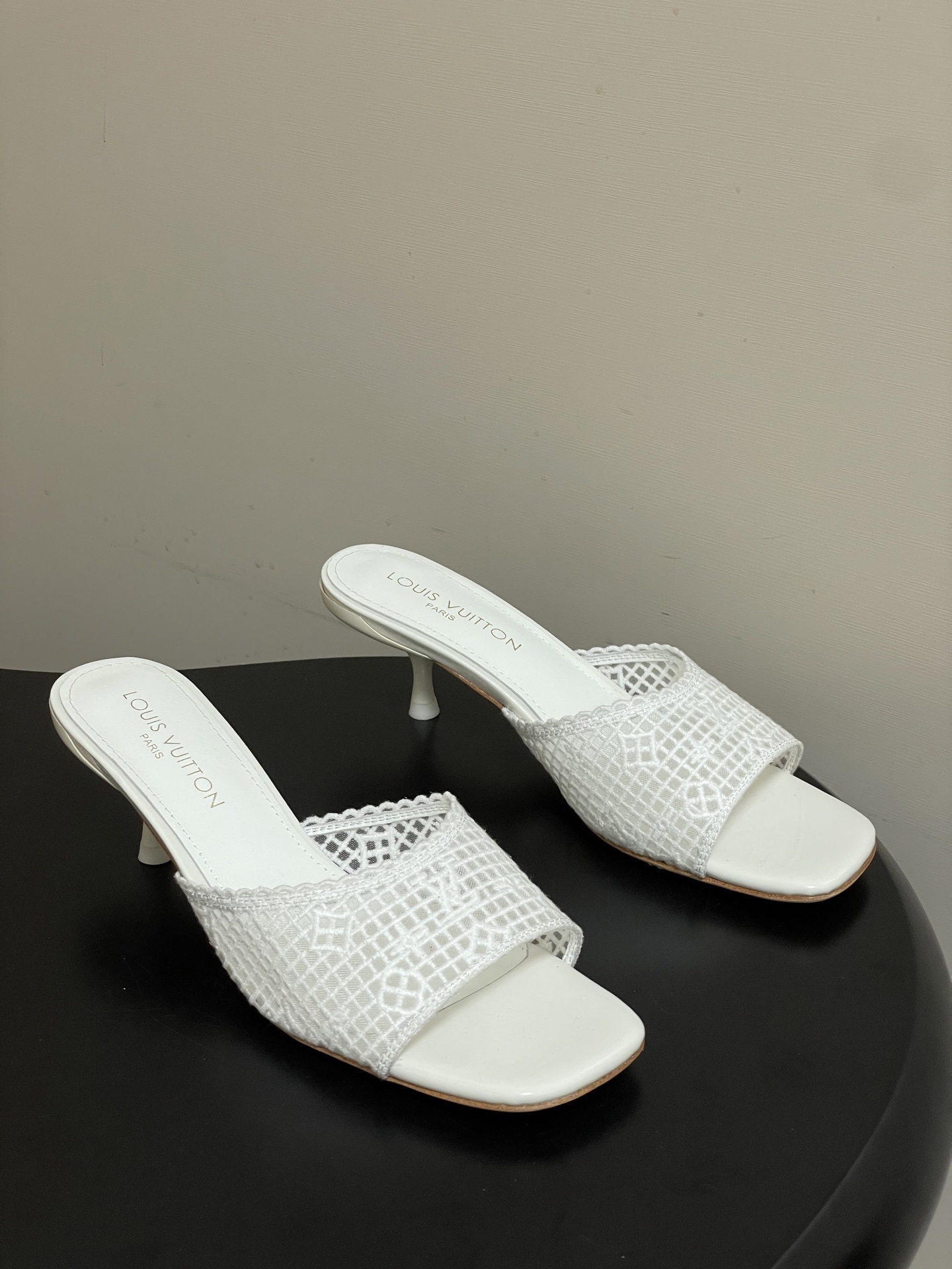 -26Ss春夏新款Louis vuiteeon 路易威登LV 6AM凉拖鞋小猫跟拖鞋字母刺绣蕾丝网面一字