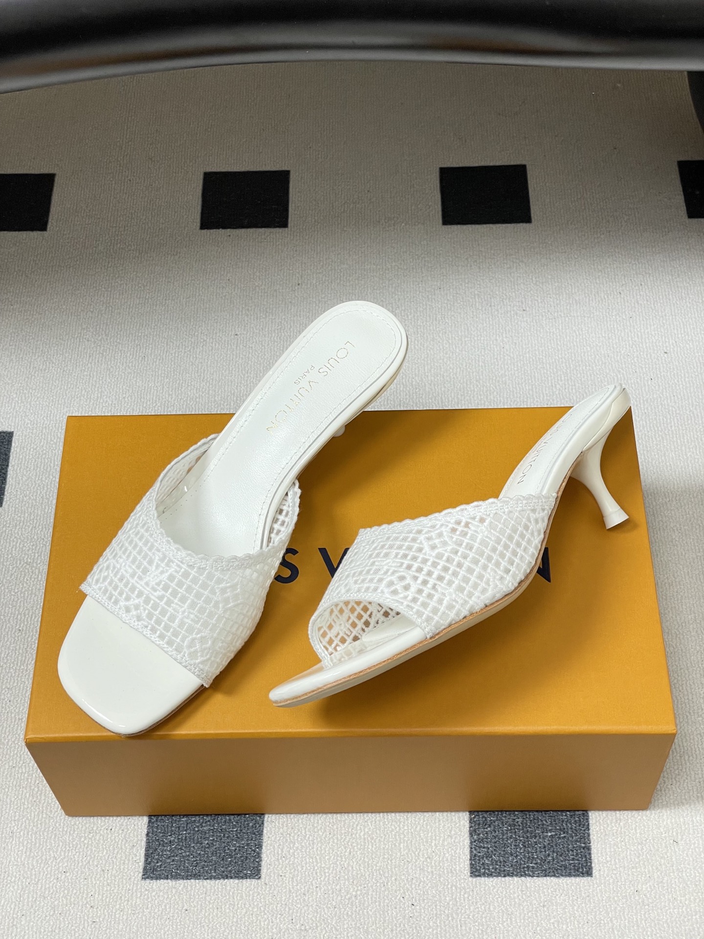 -26Ss春夏新款Louis vuiteeon 路易威登LV 6AM凉拖鞋小猫跟拖鞋字母刺绣蕾丝网面一字