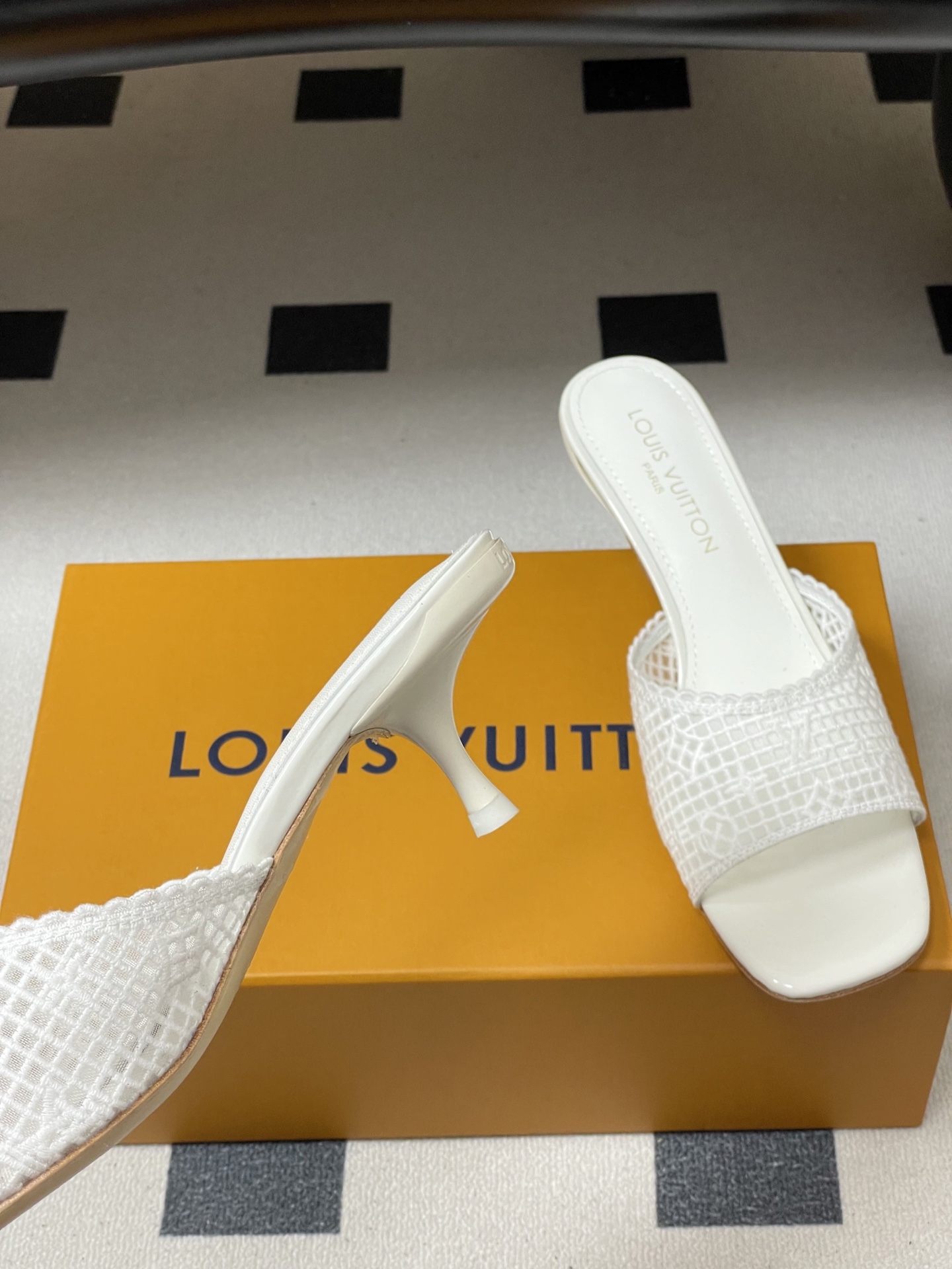 -26Ss春夏新款Louis vuiteeon 路易威登LV 6AM凉拖鞋小猫跟拖鞋字母刺绣蕾丝网面一字