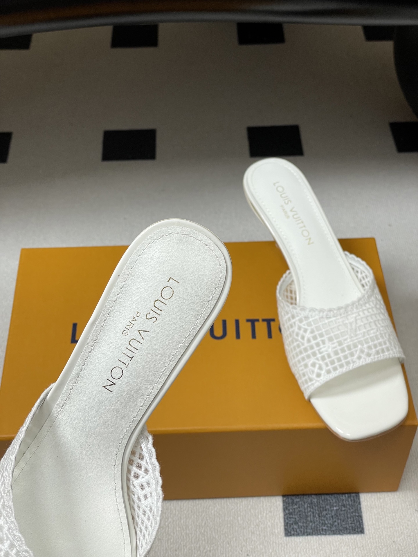 -26Ss春夏新款Louis vuiteeon 路易威登LV 6AM凉拖鞋小猫跟拖鞋字母刺绣蕾丝网面一字