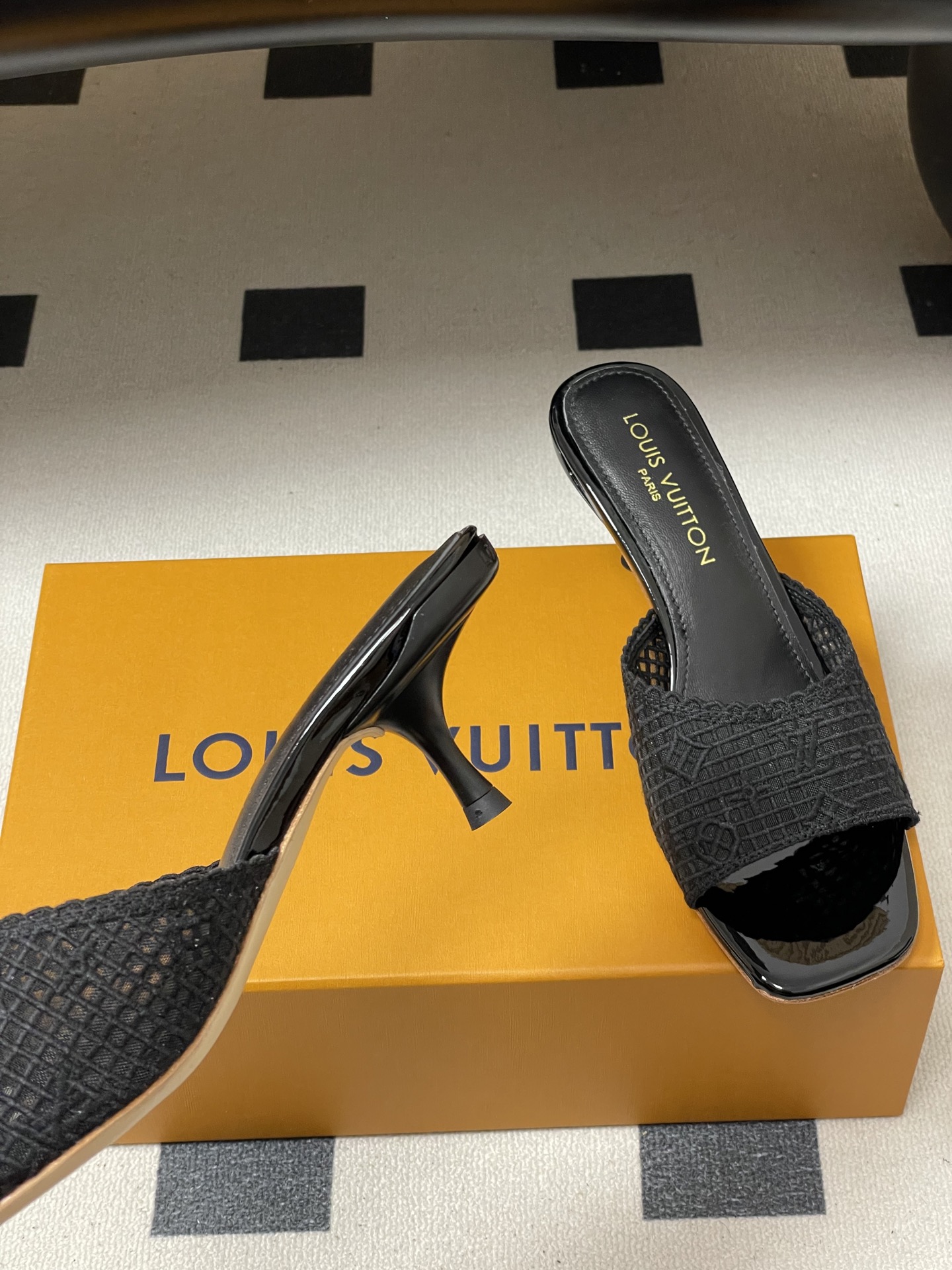 -26Ss春夏新款Louis vuiteeon 路易威登LV 6AM凉拖鞋小猫跟拖鞋字母刺绣蕾丝网面一字