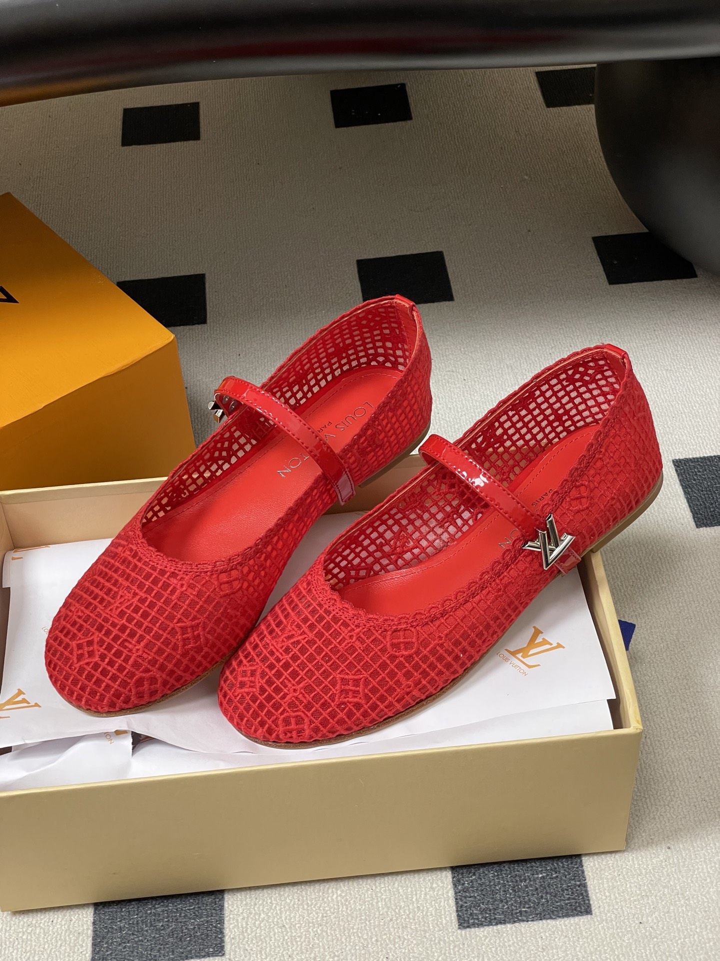 -26Ss春季新款Louis Vuitton LV ROMY芭蕾舞鞋刺绣蕾丝扣带玛丽珍鞋透气网面平底单鞋