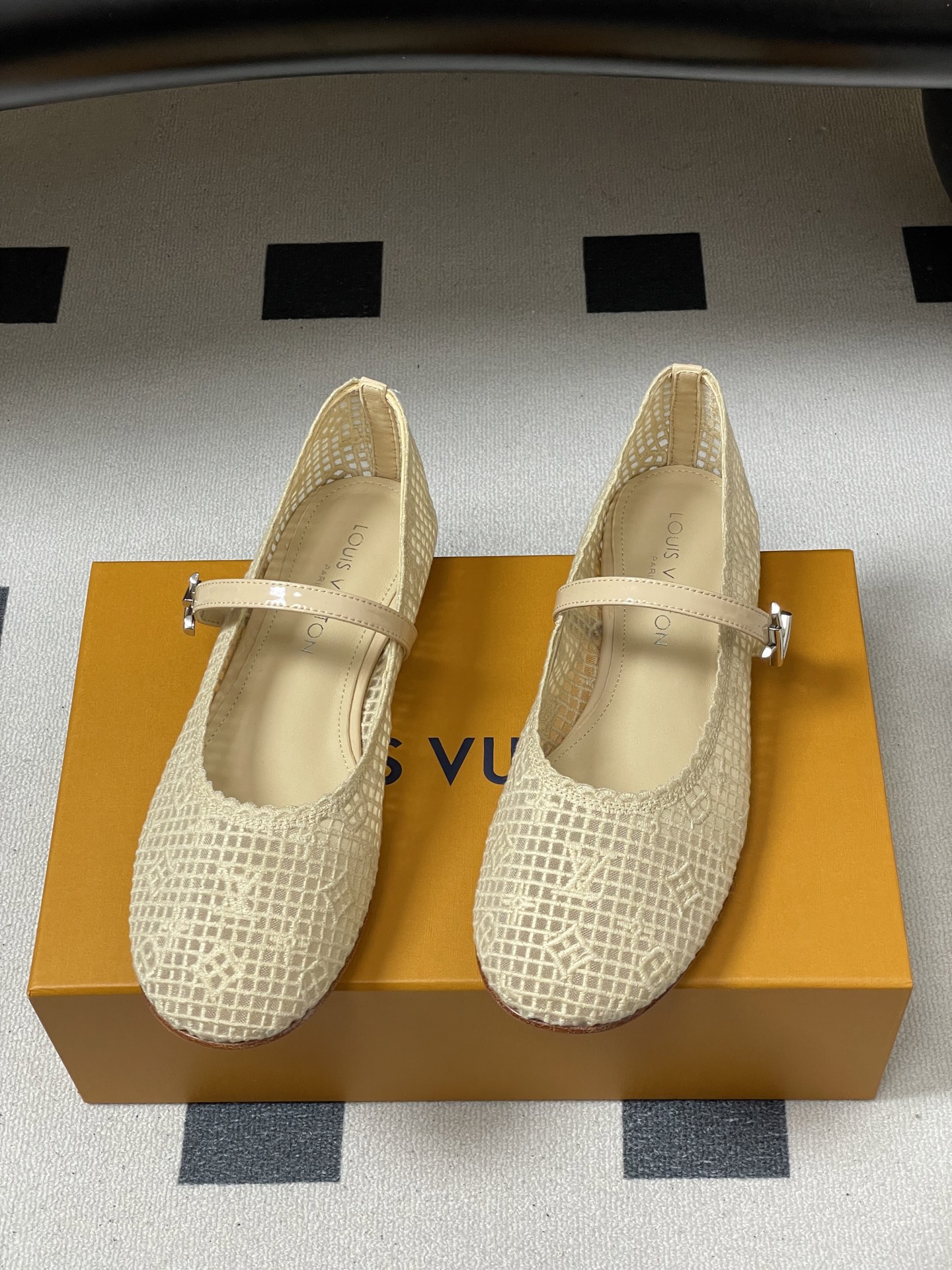 -26Ss春季新款Louis Vuitton LV ROMY芭蕾舞鞋刺绣蕾丝扣带玛丽珍鞋透气网面平底单鞋