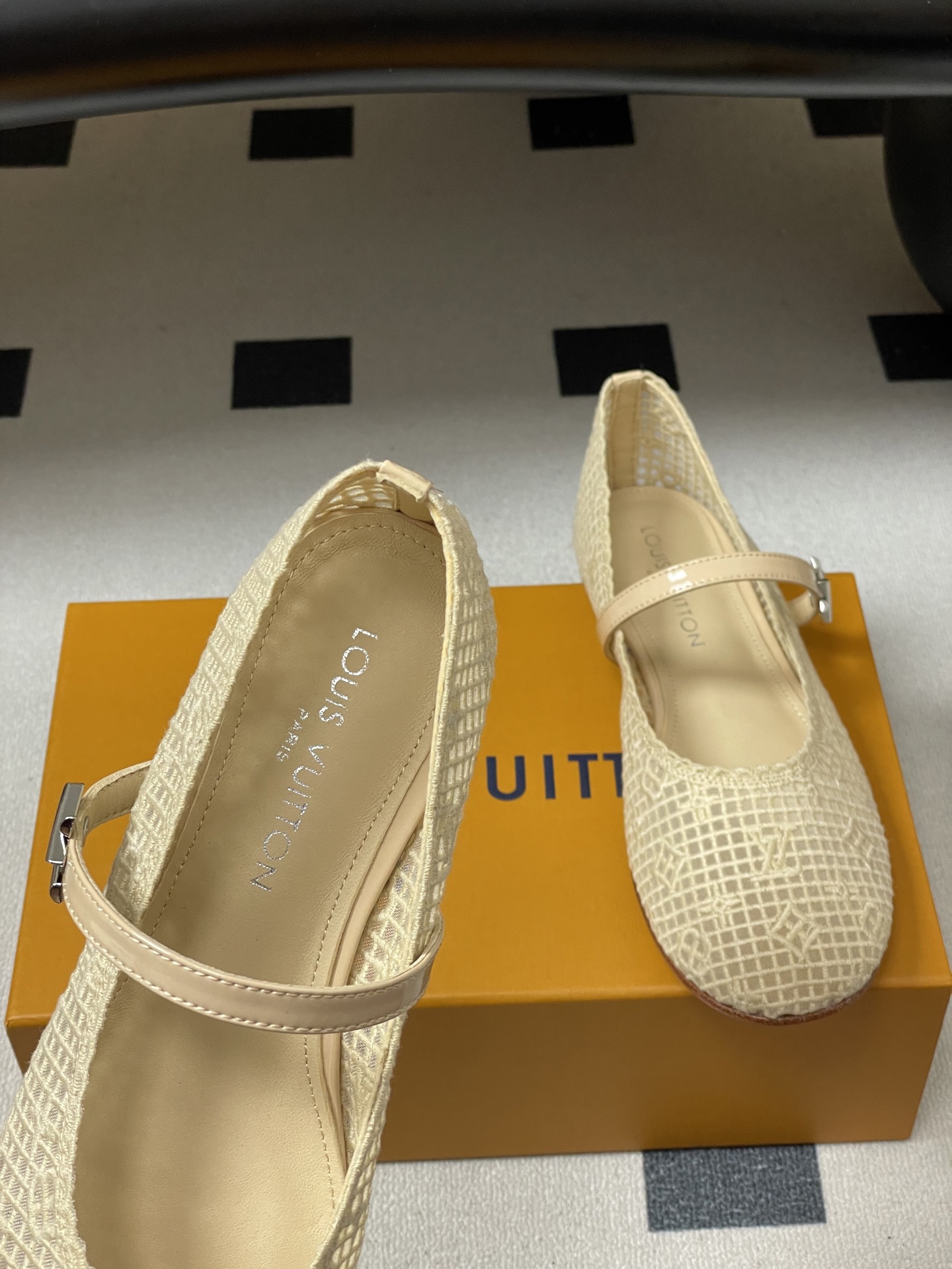 -26Ss春季新款Louis Vuitton LV ROMY芭蕾舞鞋刺绣蕾丝扣带玛丽珍鞋透气网面平底单鞋
