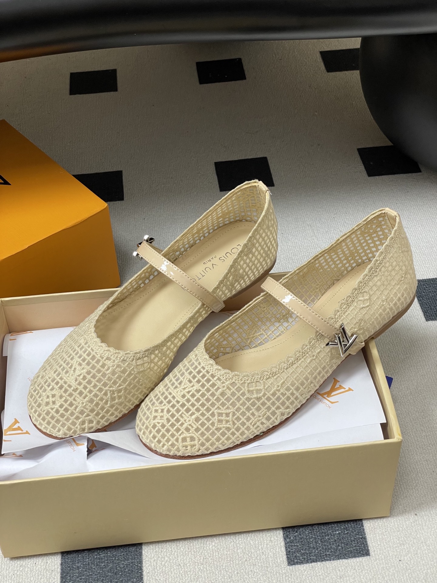 -26Ss春季新款Louis Vuitton LV ROMY芭蕾舞鞋刺绣蕾丝扣带玛丽珍鞋透气网面平底单鞋