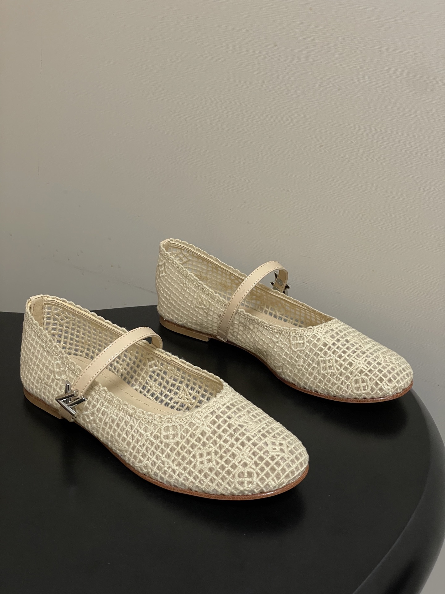 -26Ss春季新款Louis Vuitton LV ROMY芭蕾舞鞋刺绣蕾丝扣带玛丽珍鞋透气网面平底单鞋