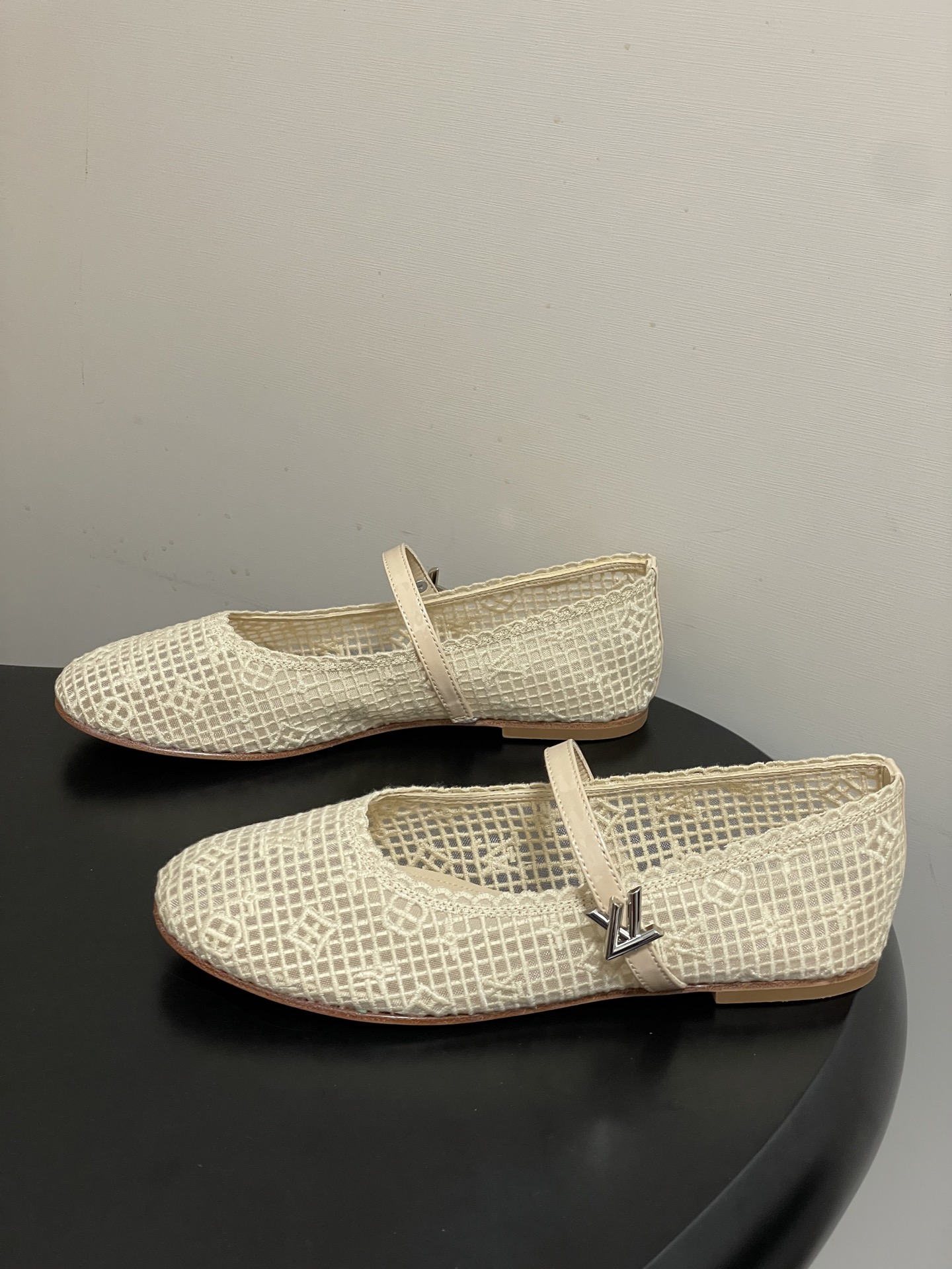 -26Ss春季新款Louis Vuitton LV ROMY芭蕾舞鞋刺绣蕾丝扣带玛丽珍鞋透气网面平底单鞋