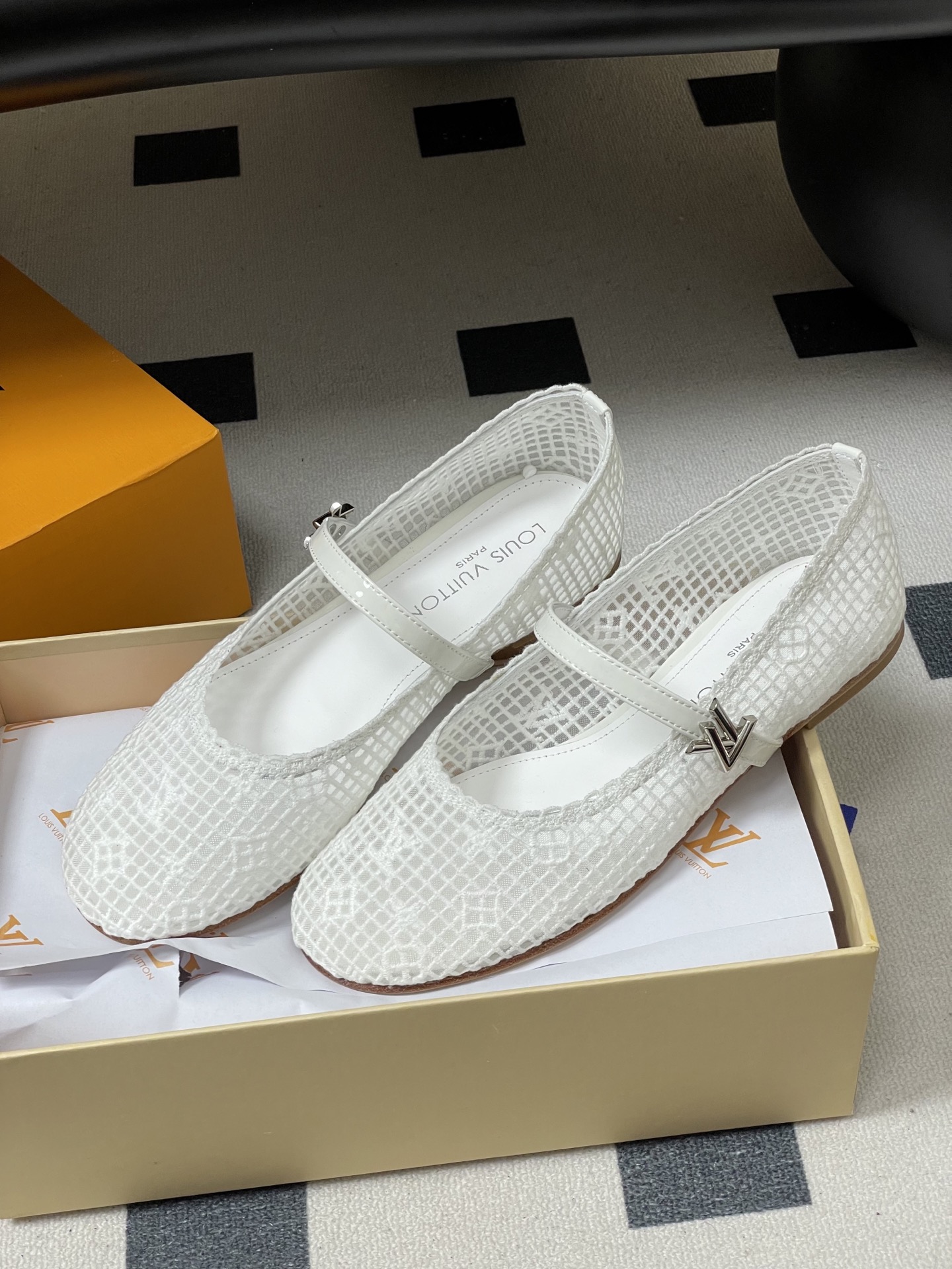 -26Ss春季新款Louis Vuitton LV ROMY芭蕾舞鞋刺绣蕾丝扣带玛丽珍鞋透气网面平底单鞋