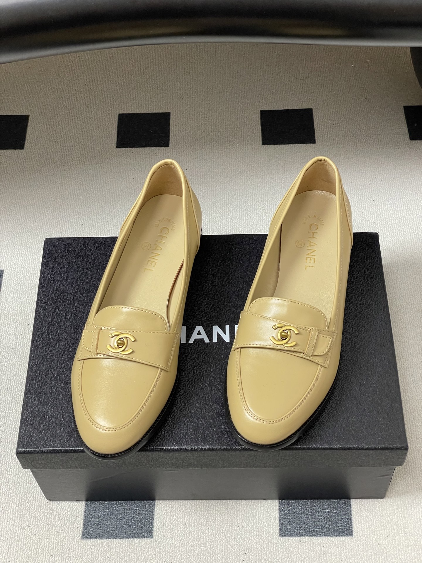 -26s 早春新款 Chanel小香vintage中古老钱风乐福鞋经典双C 搭扣平底单鞋鞋面饰以经典元素