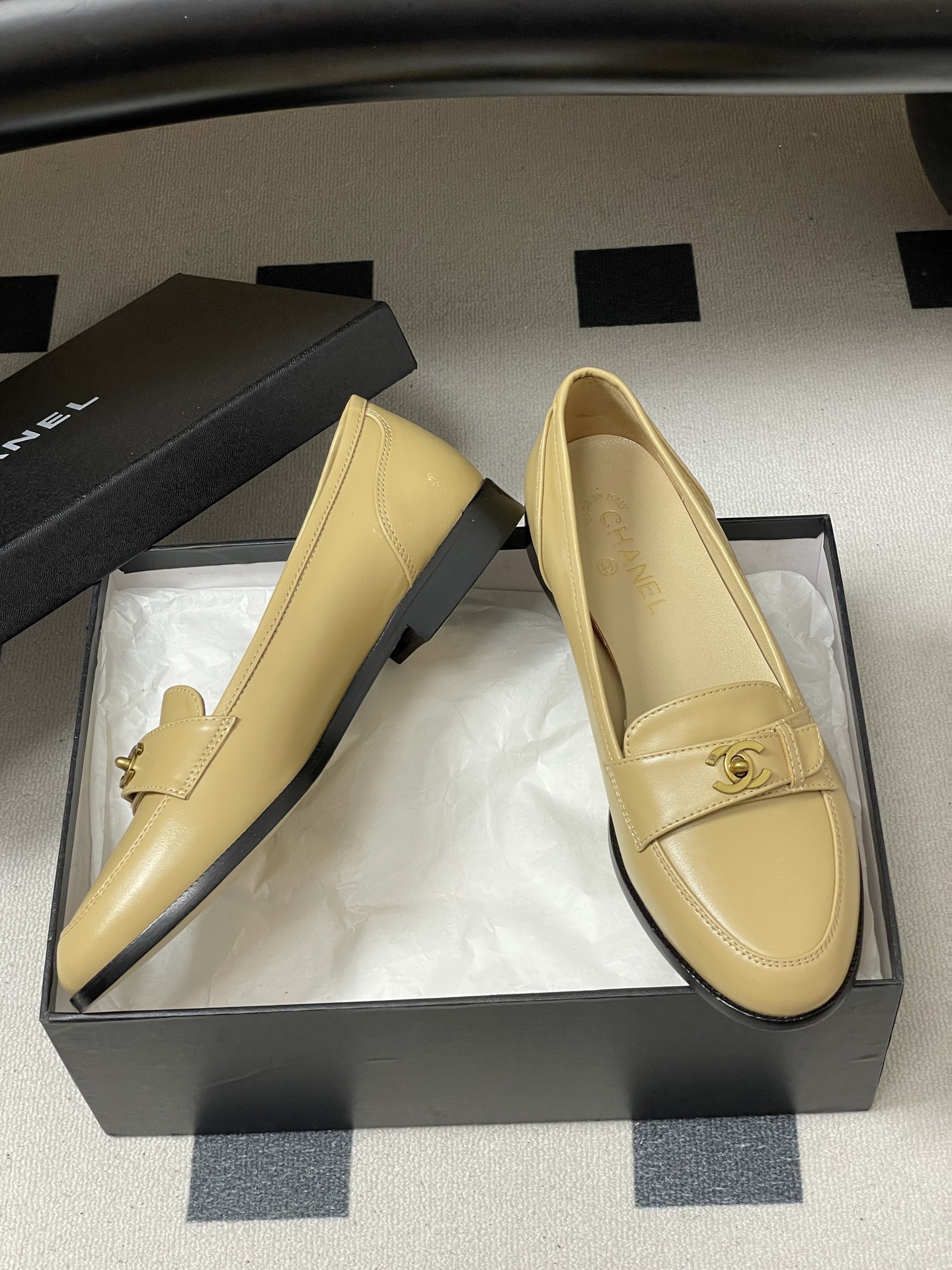 -26s 早春新款 Chanel小香vintage中古老钱风乐福鞋经典双C 搭扣平底单鞋鞋面饰以经典元素