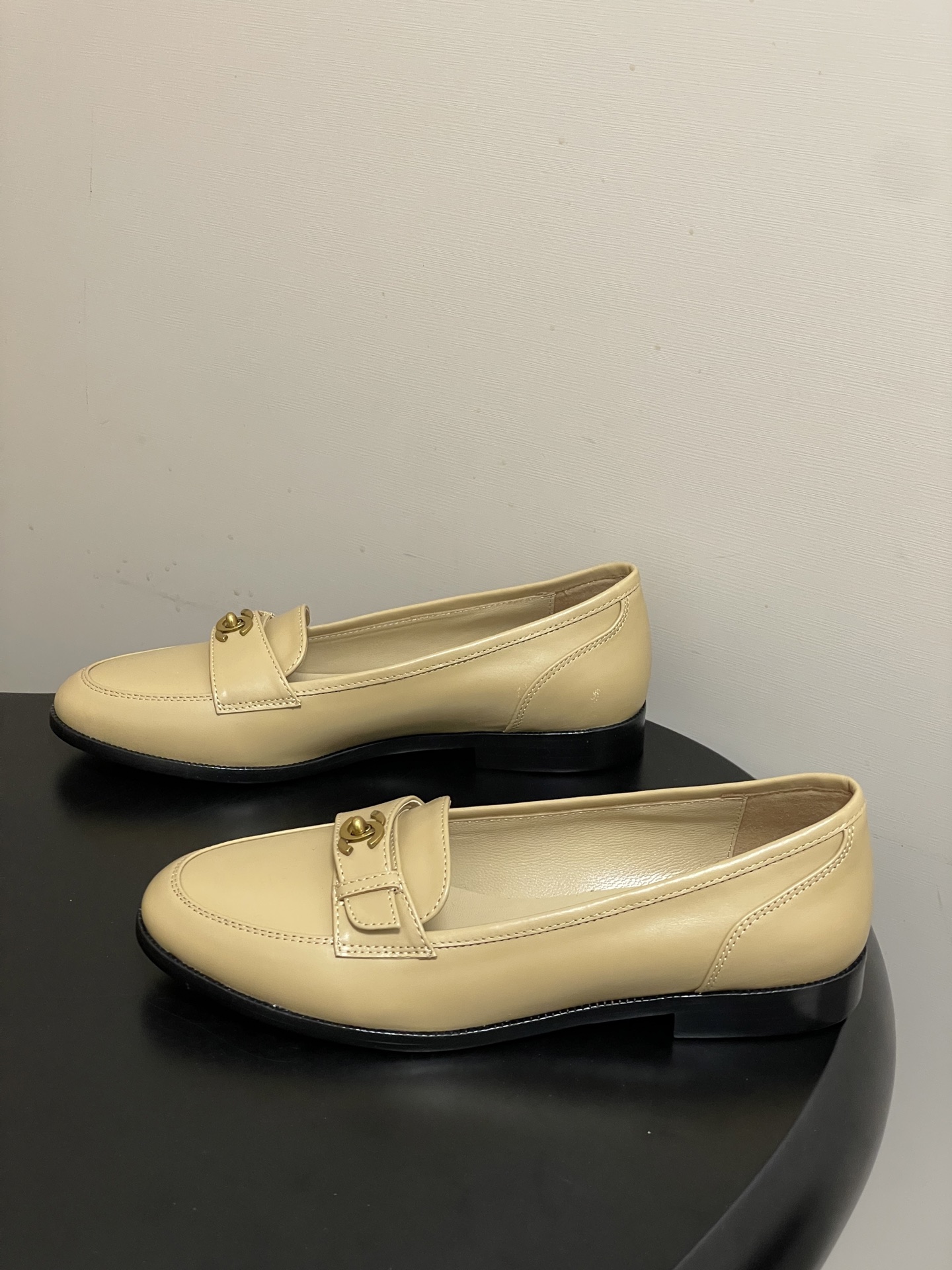 -26s 早春新款 Chanel小香vintage中古老钱风乐福鞋经典双C 搭扣平底单鞋鞋面饰以经典元素
