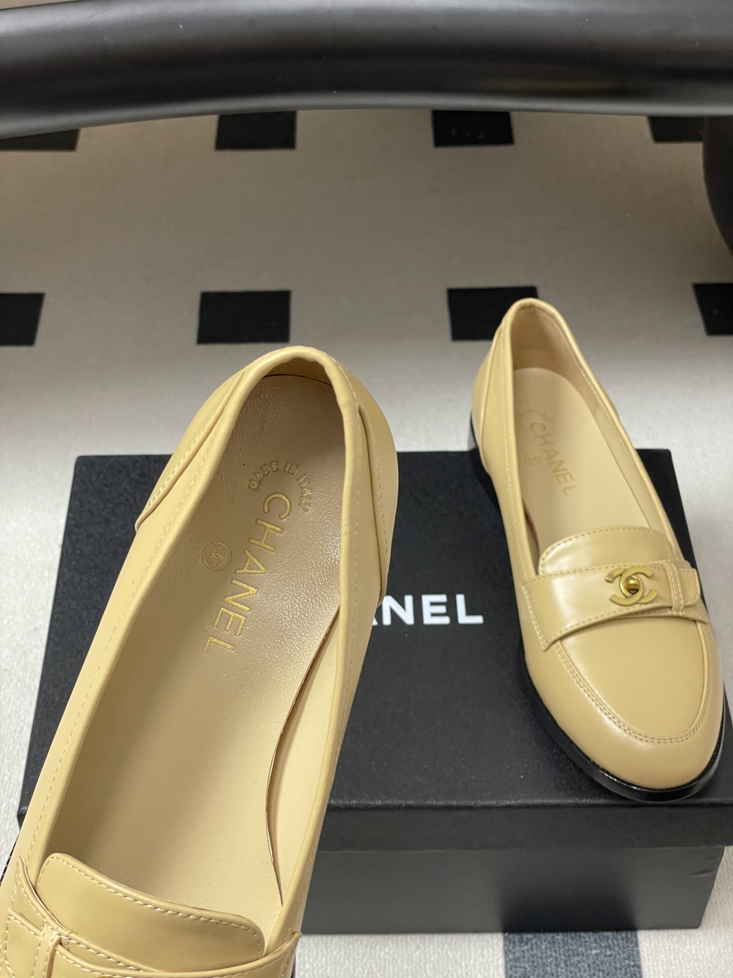 -26s 早春新款 Chanel小香vintage中古老钱风乐福鞋经典双C 搭扣平底单鞋鞋面饰以经典元素