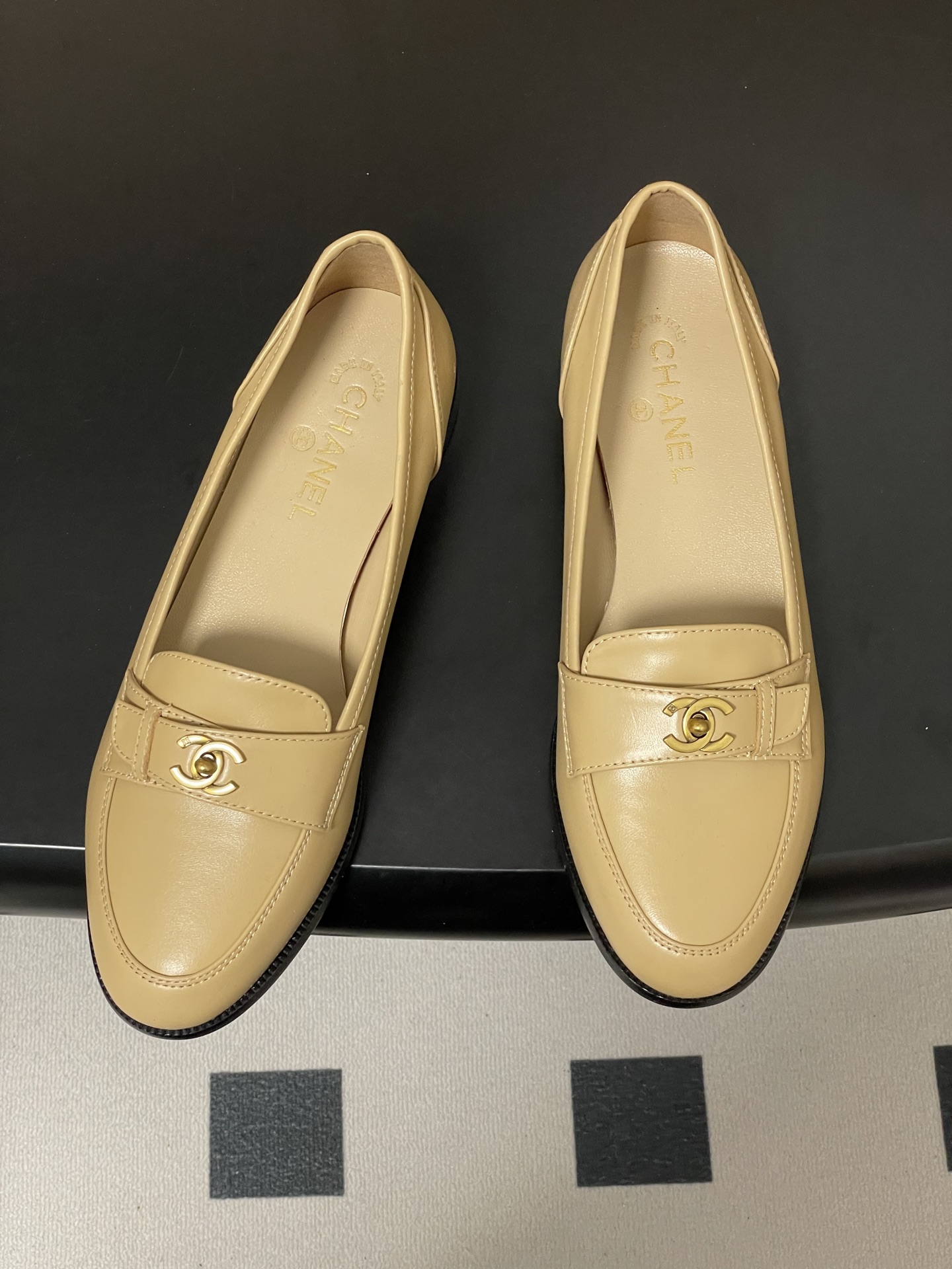 -26s 早春新款 Chanel小香vintage中古老钱风乐福鞋经典双C 搭扣平底单鞋鞋面饰以经典元素