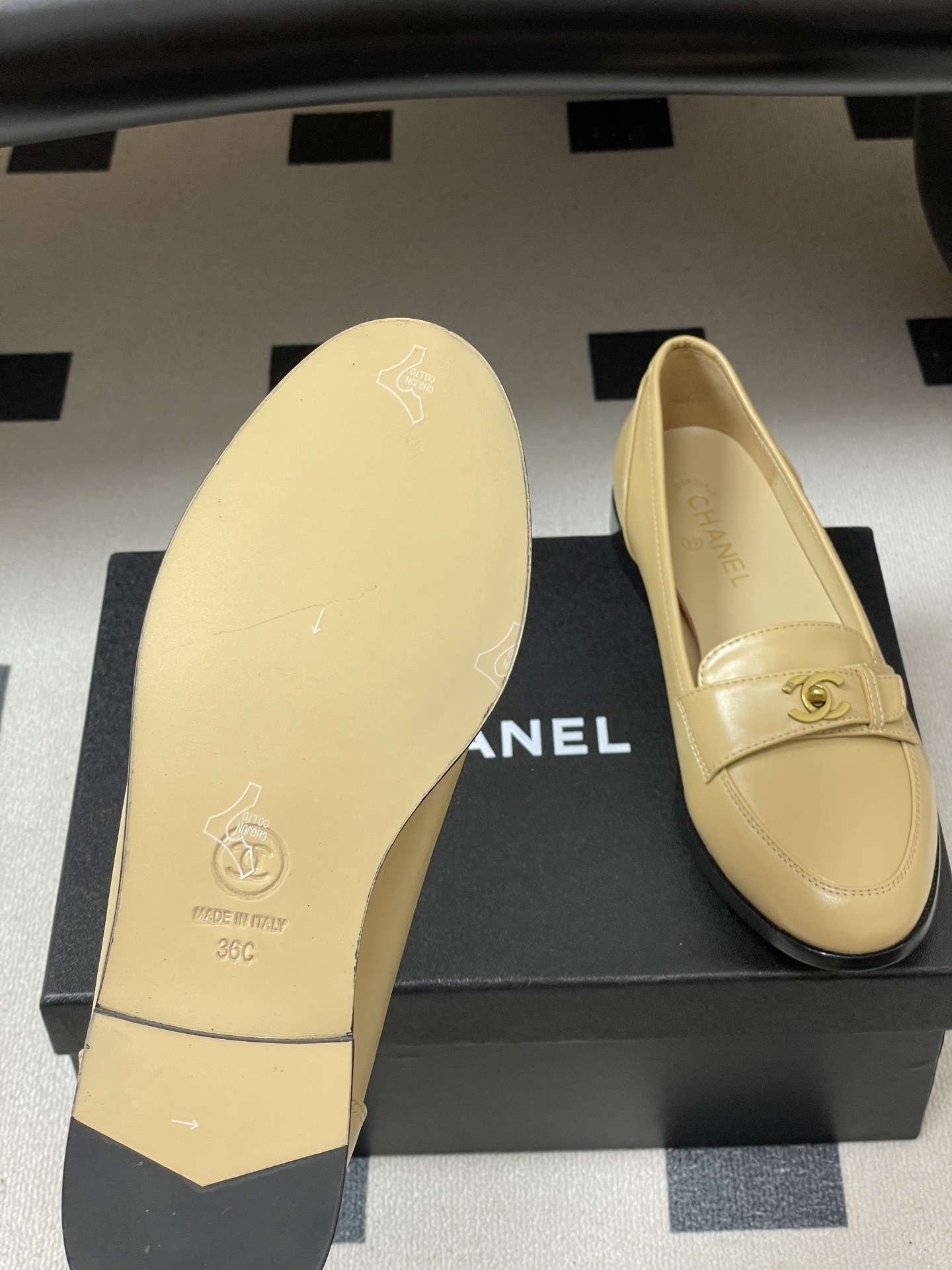 -26s 早春新款 Chanel小香vintage中古老钱风乐福鞋经典双C 搭扣平底单鞋鞋面饰以经典元素